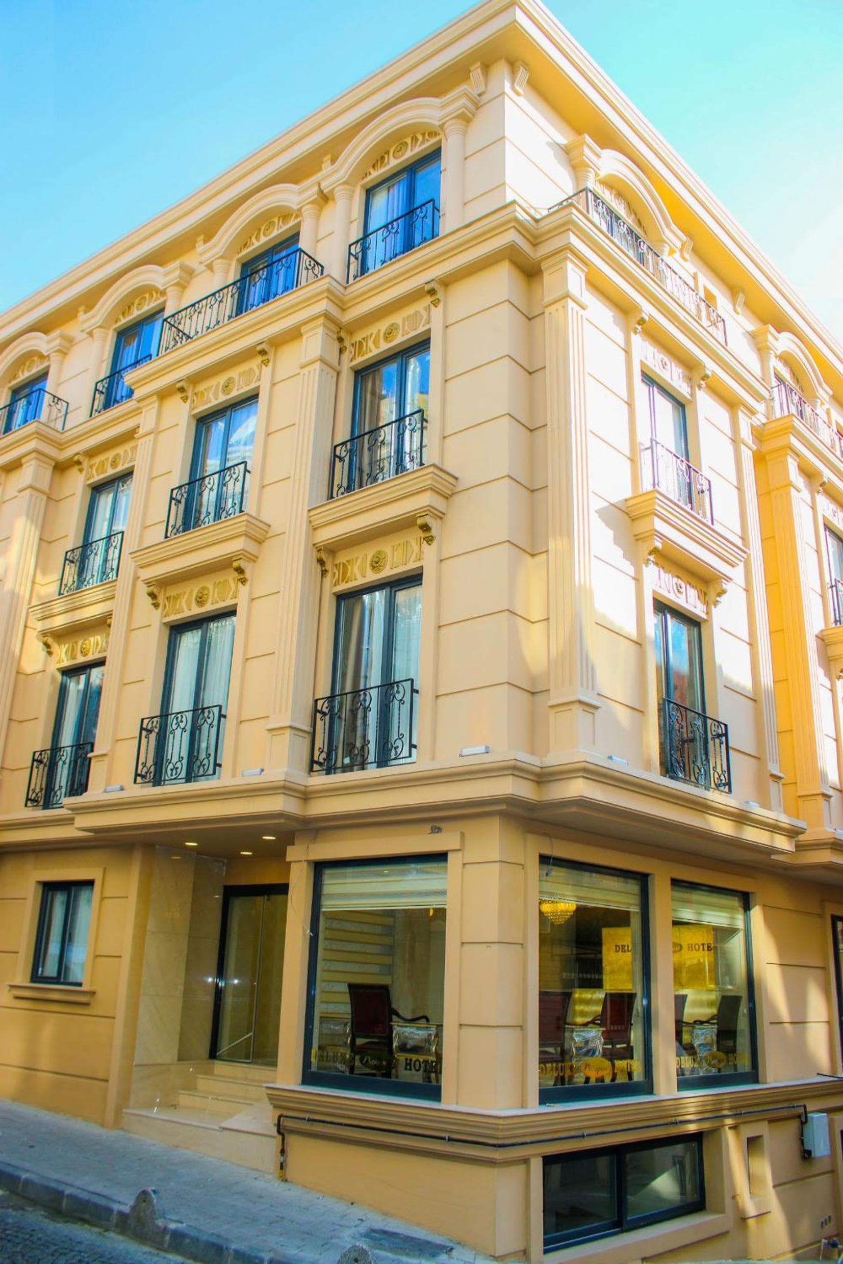 Deluxe Newport Hotel - Old City