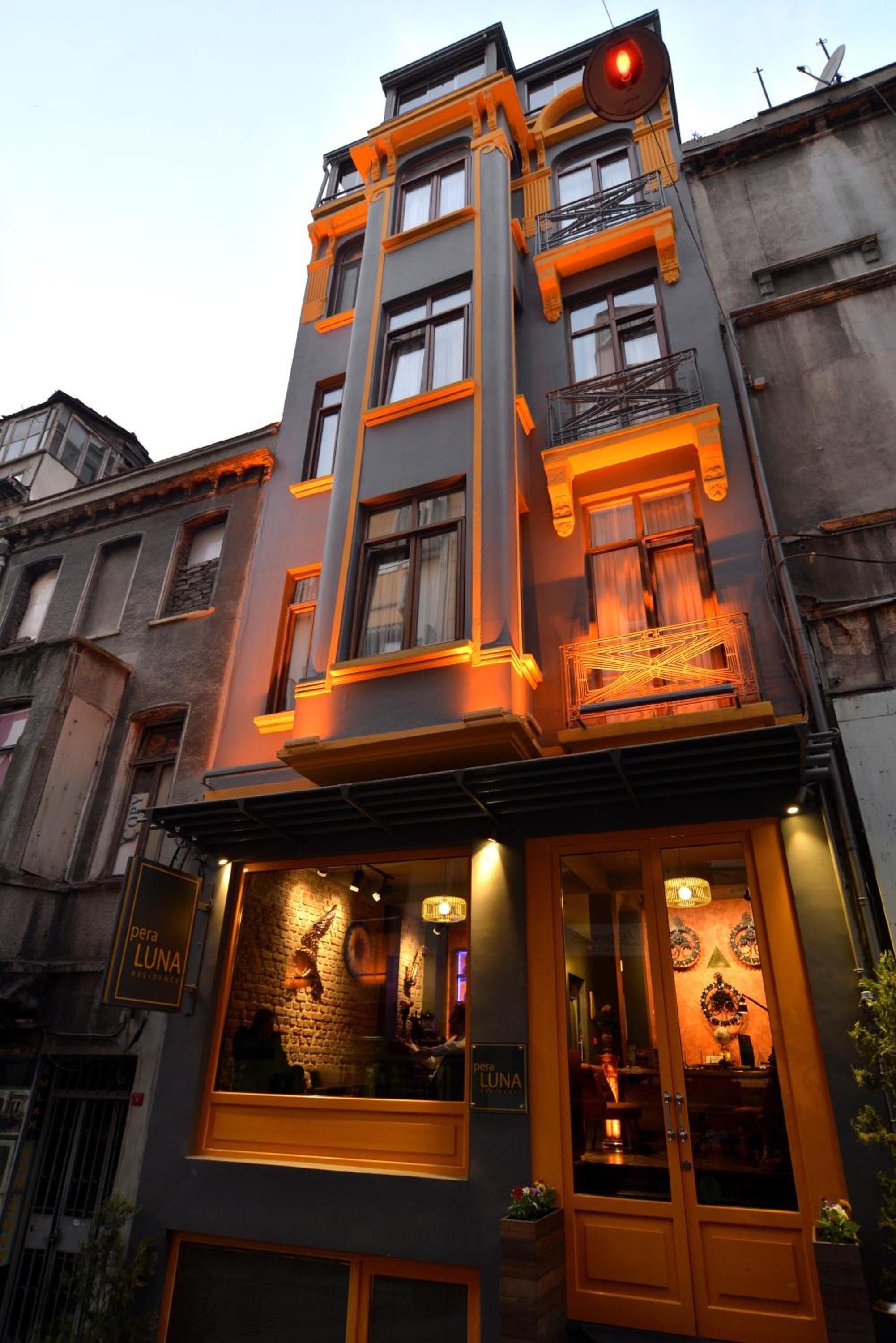 Pera Luna Residence