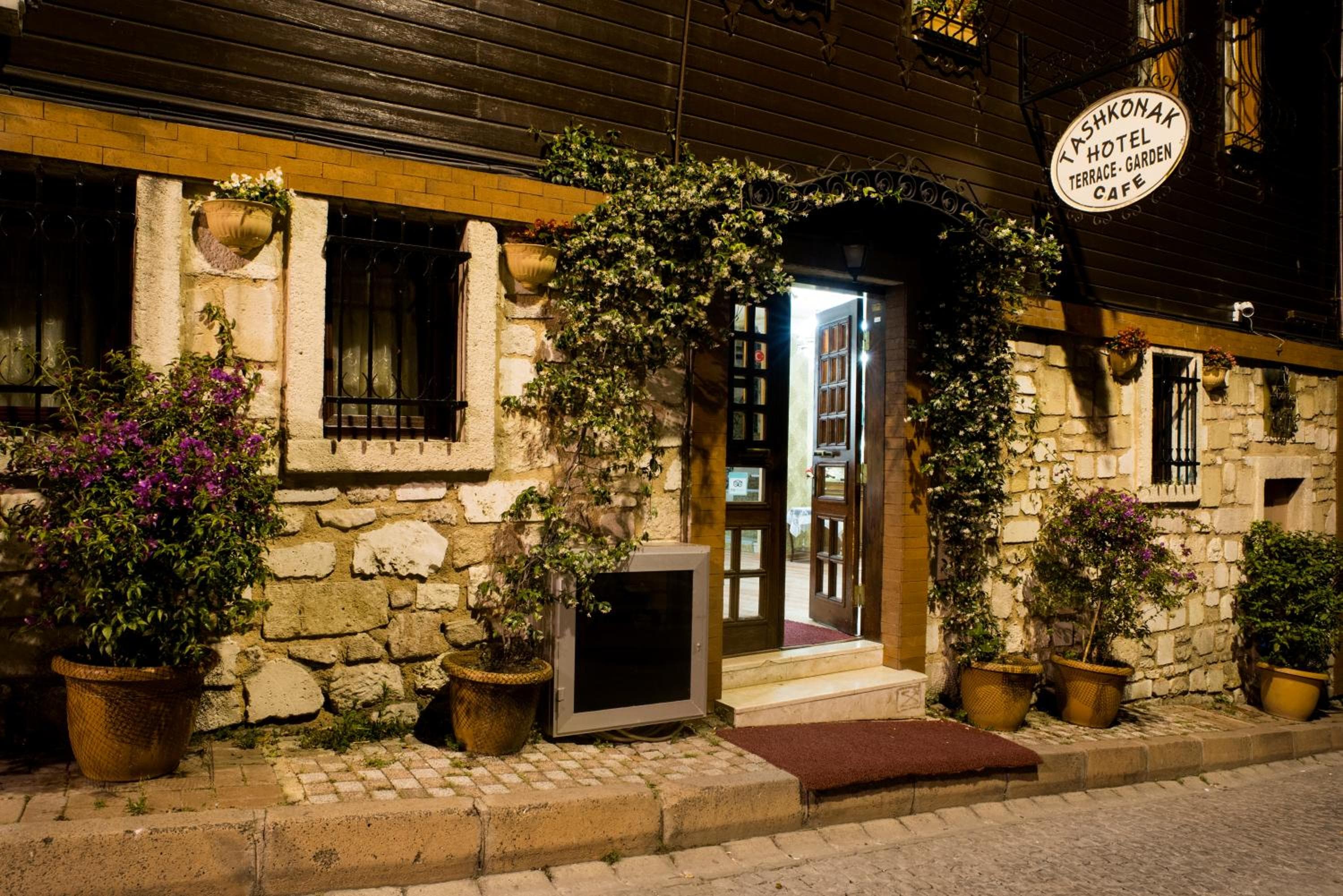 Tashkonak Studio Suites