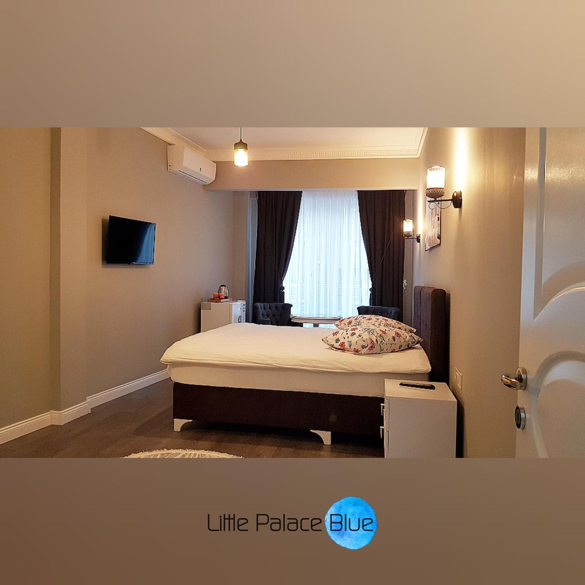 Little Palace Blue Apartment — photo 3