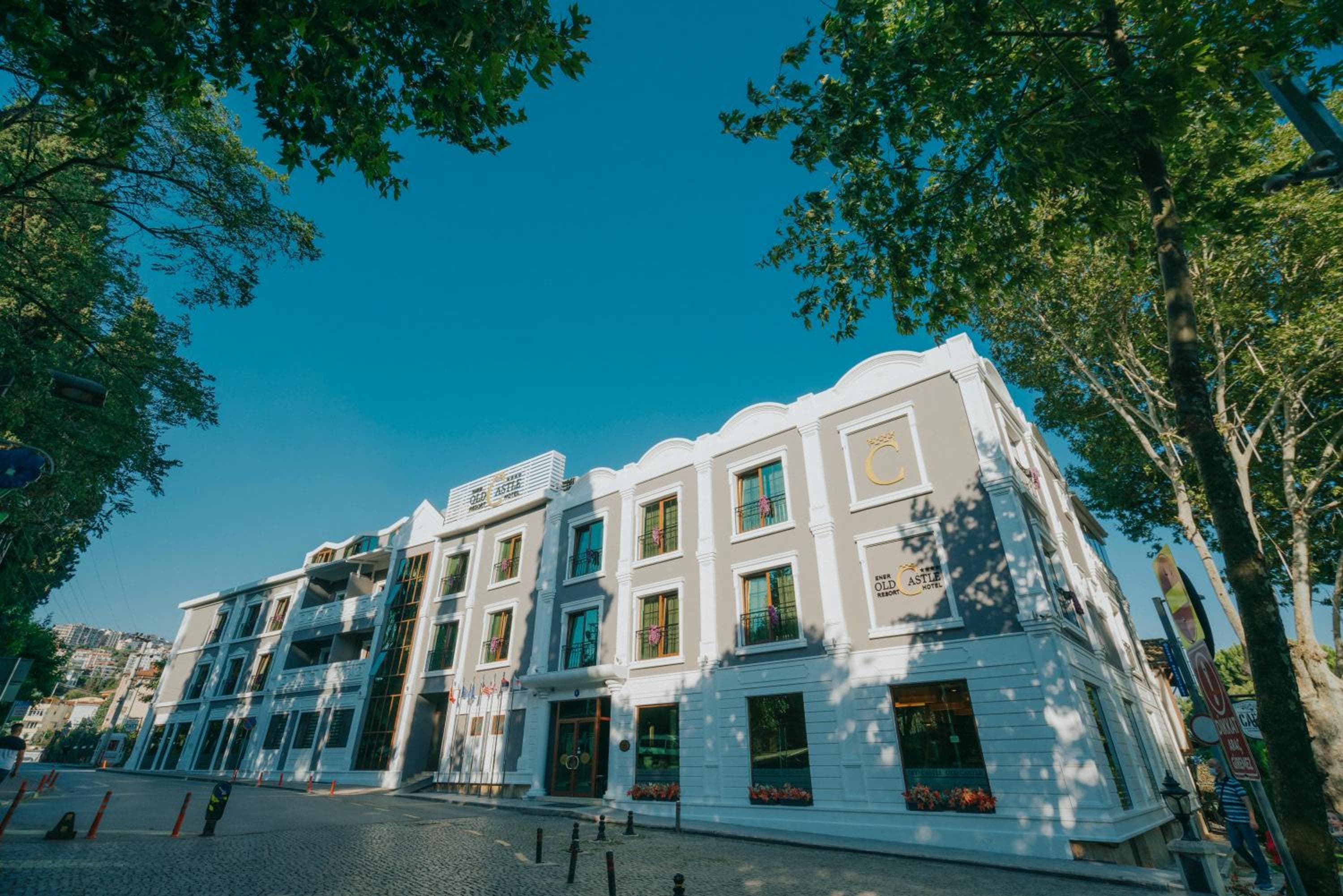 216 Castle Hotel