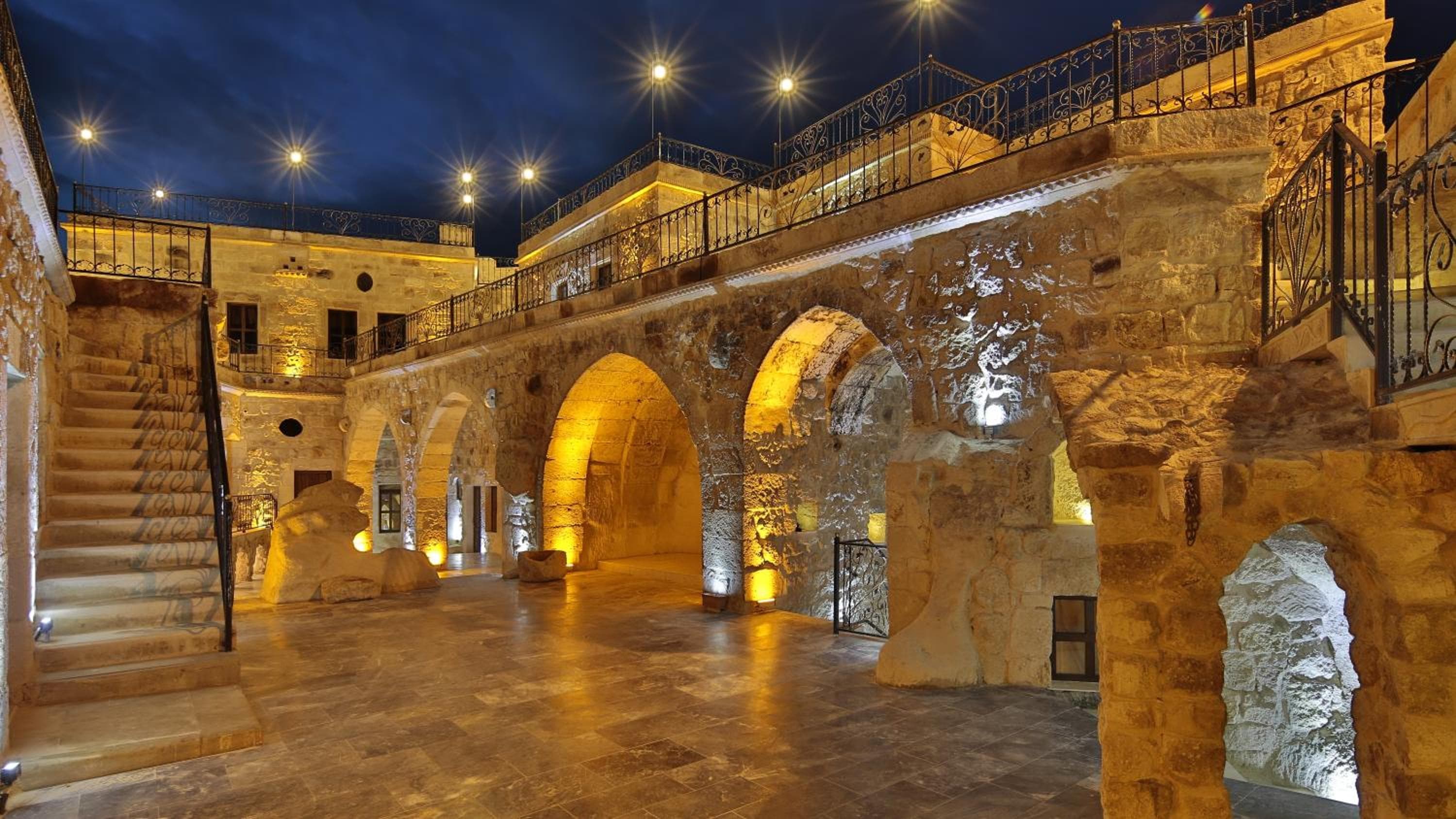 Golden Cave Suites