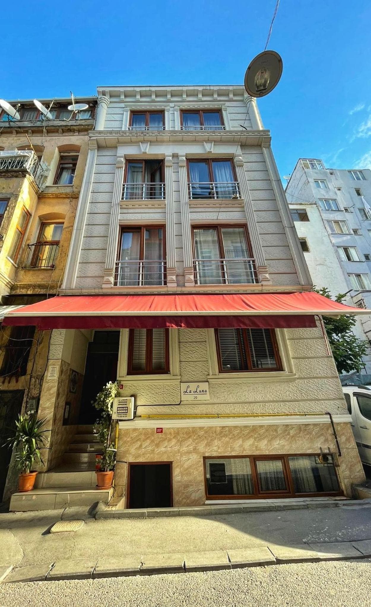 Laluna Hotel Near Grand Bazaar City Center