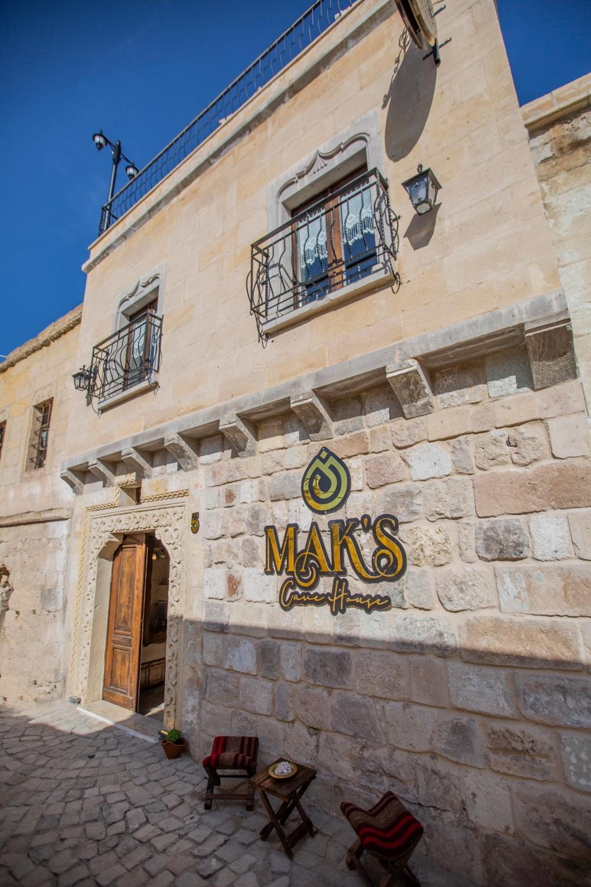 Mak's Cave House