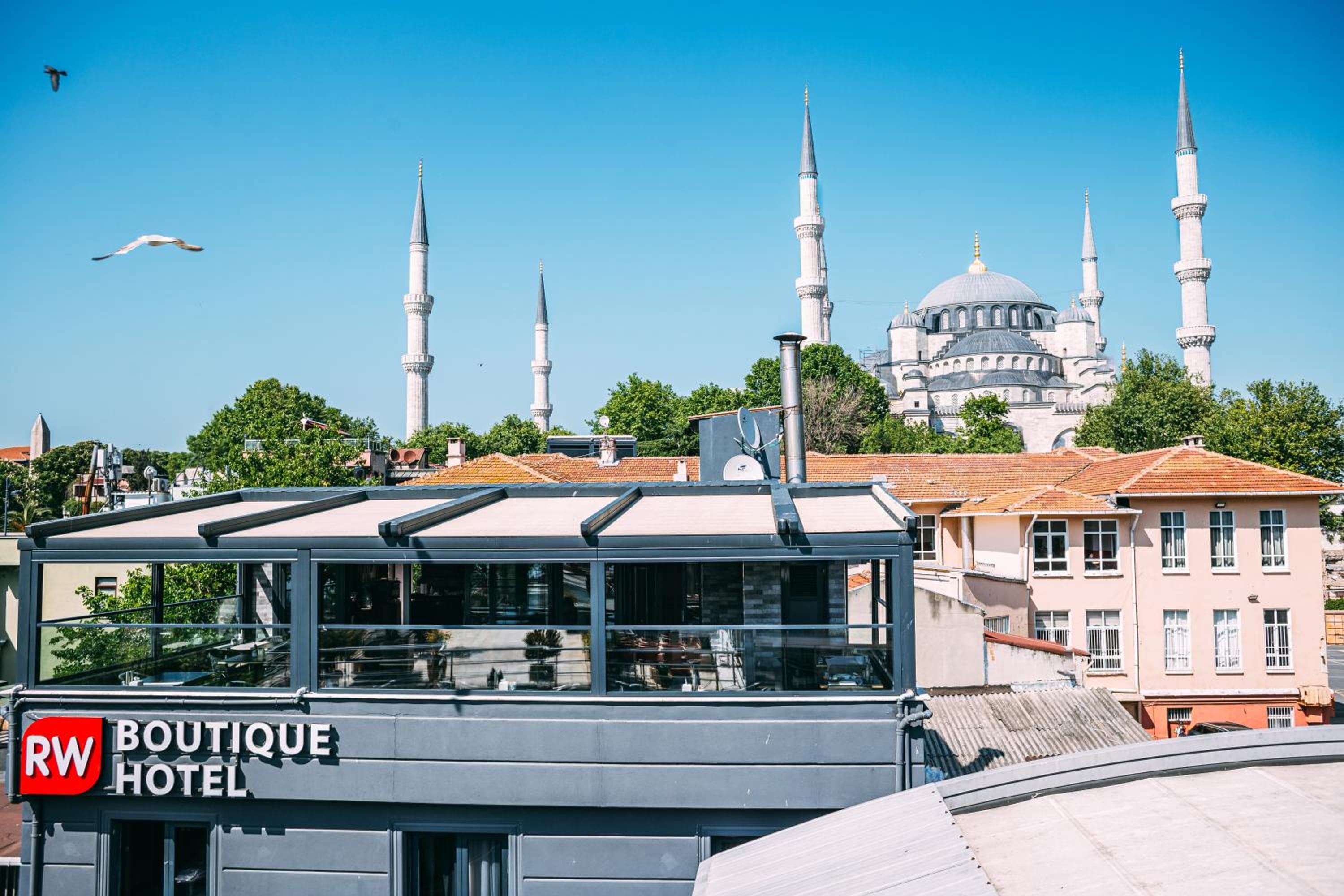 RW BOUTIQUE HOTEL