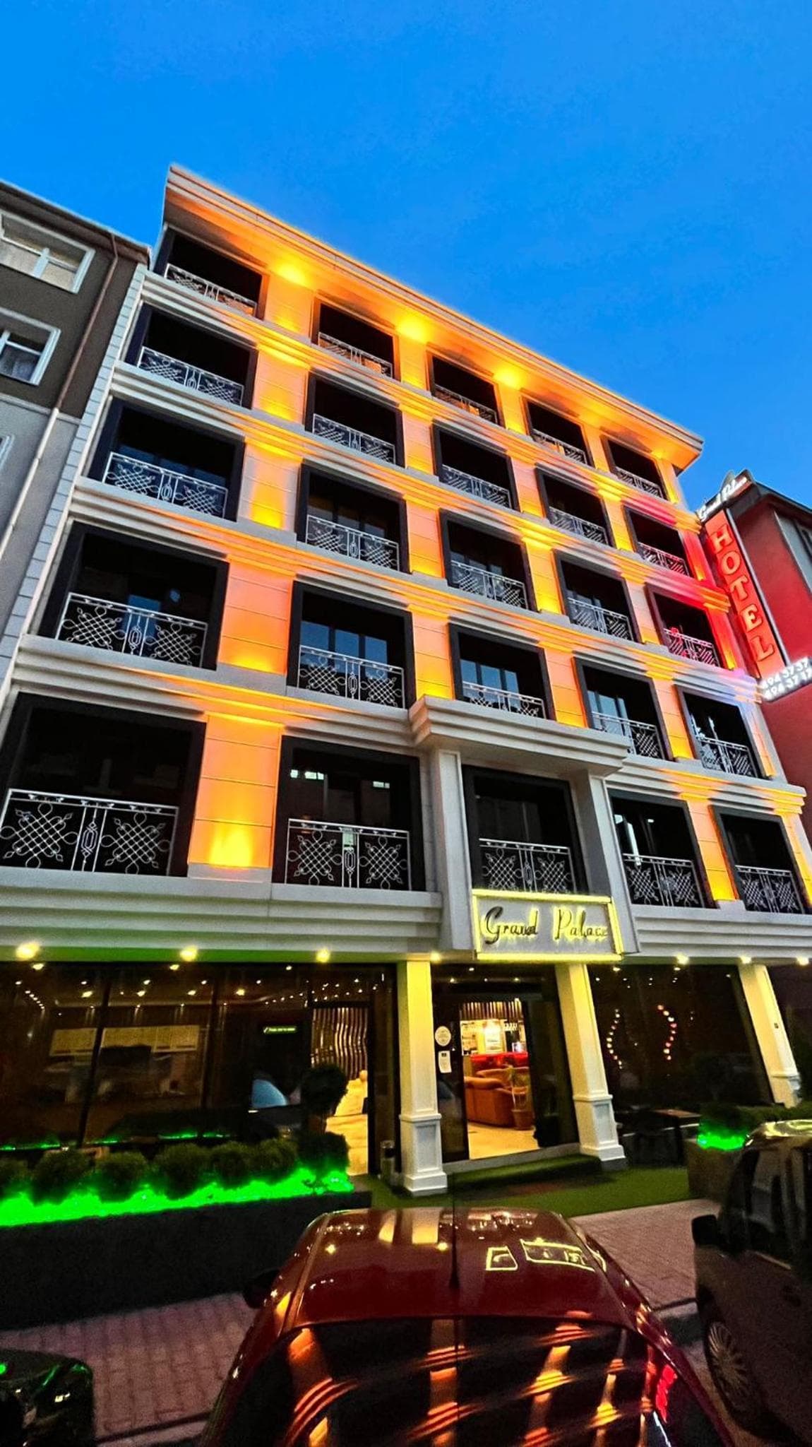 Grand Palace Hotel
