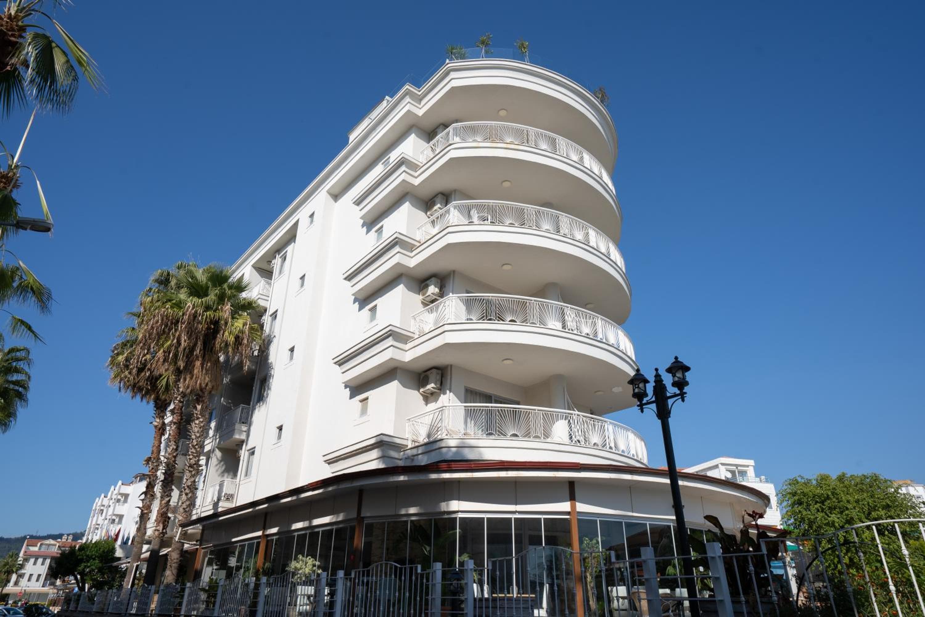 Romance Beach Hotel