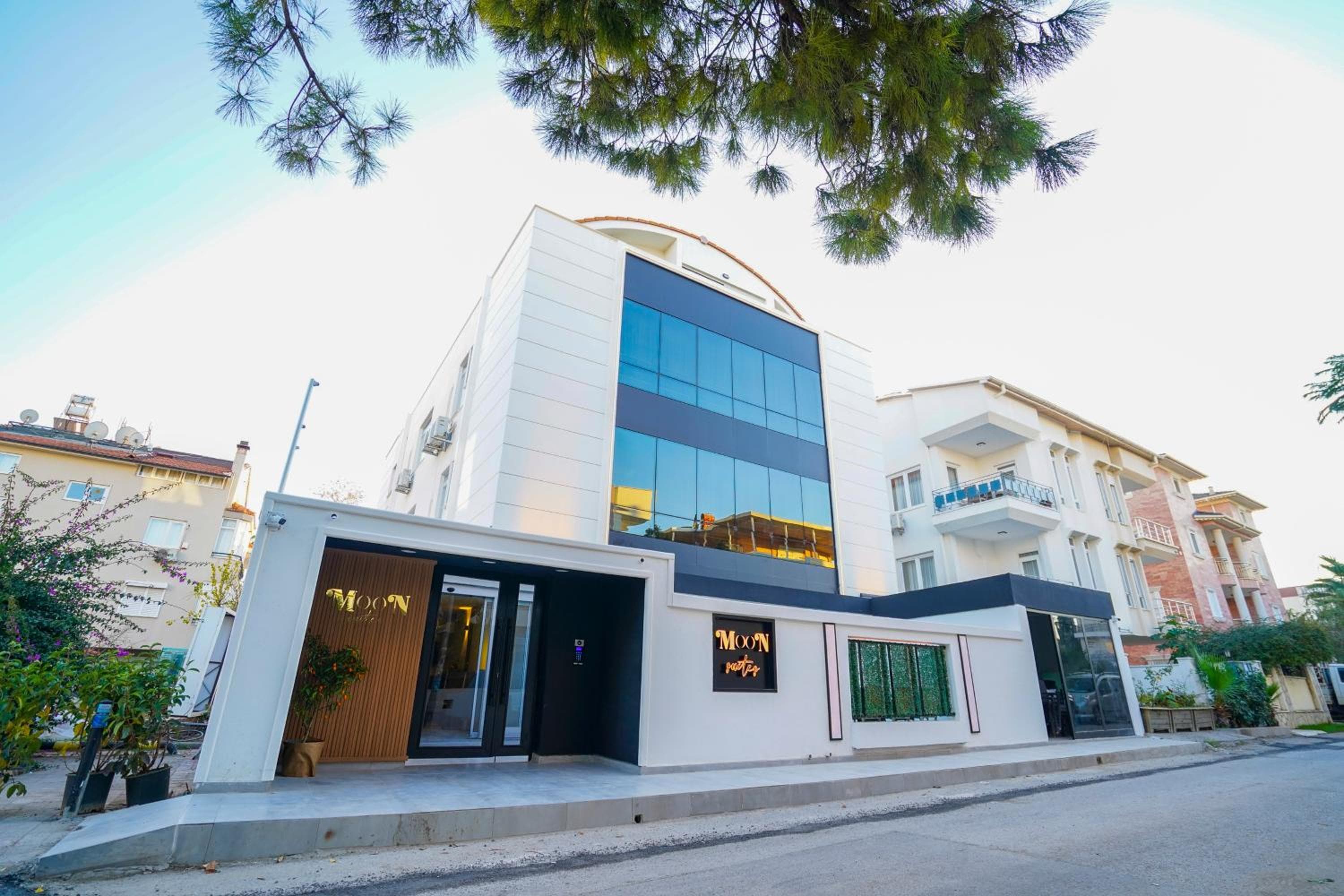 Moon Suites