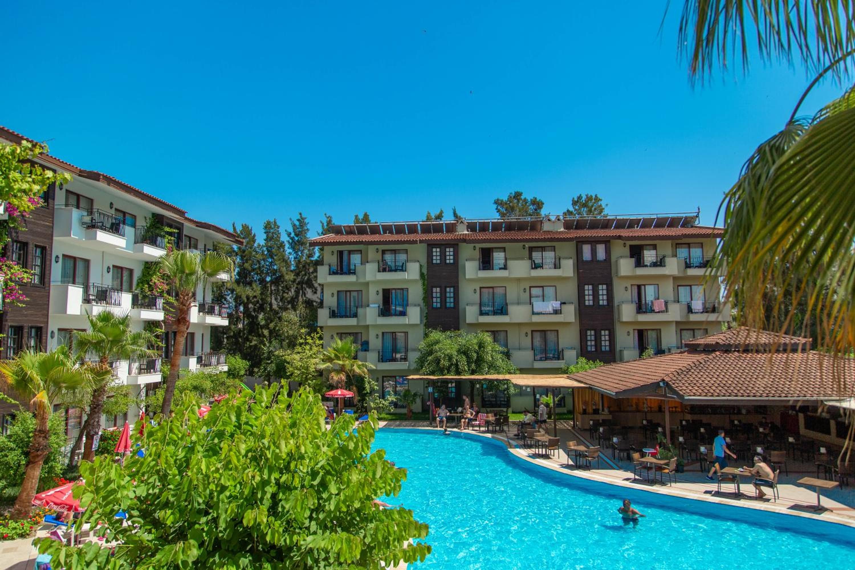 LEMAS SUITE HOTEL