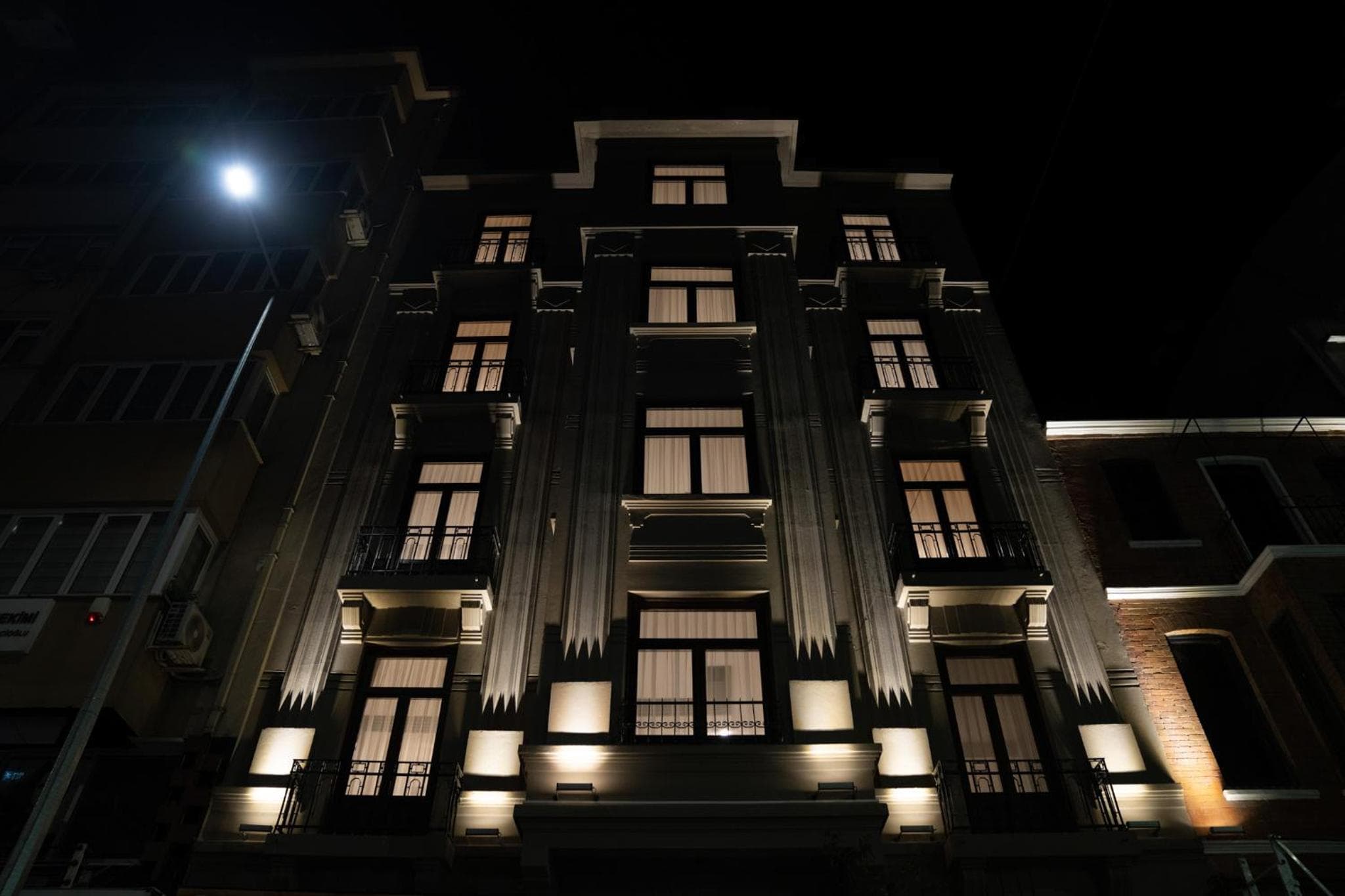 Monev Suites Hotel