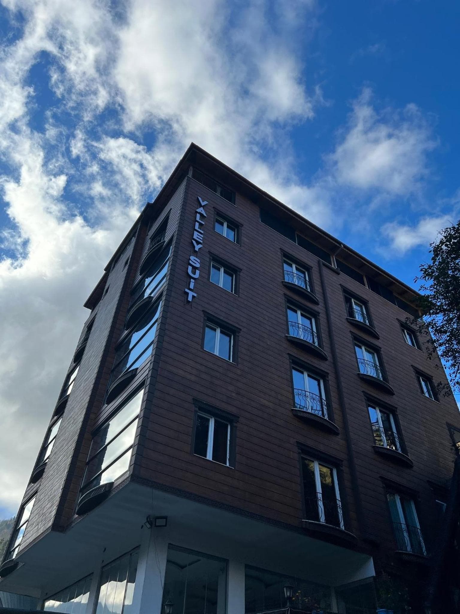 VALLEY SUiT OTEL