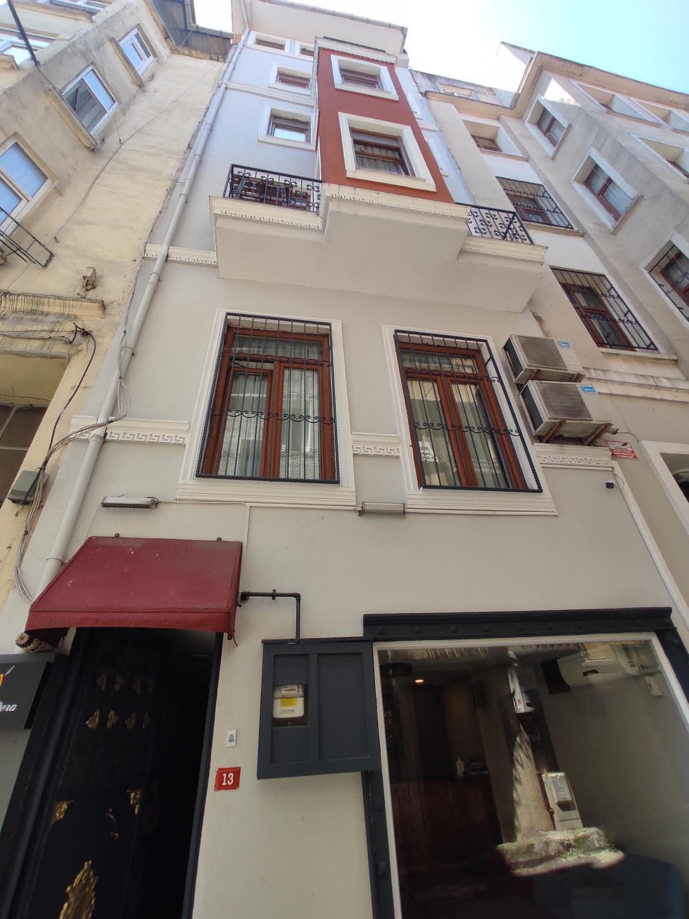 Ore Pera Suites