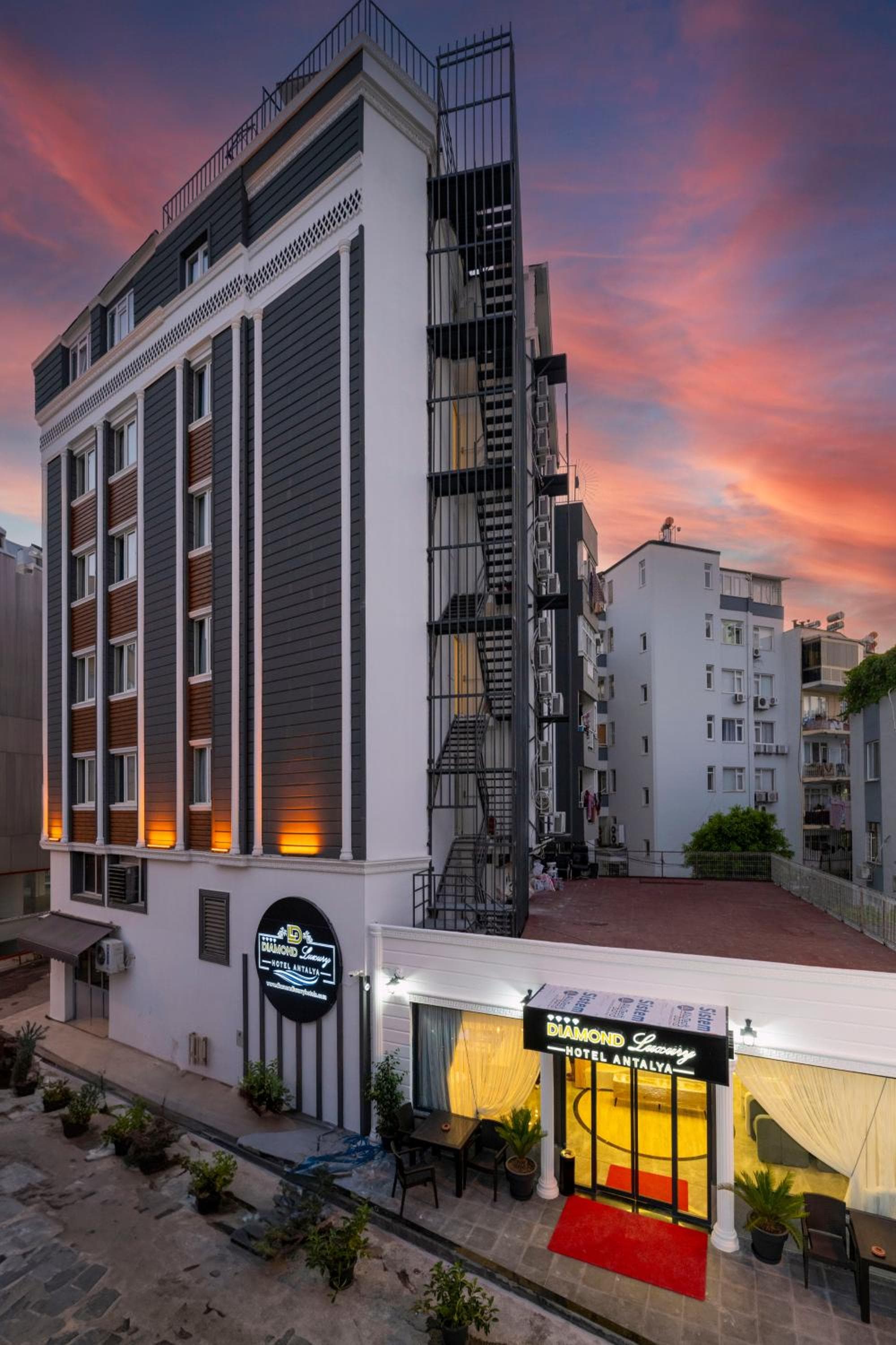 DIAMOND Luxury Hotel