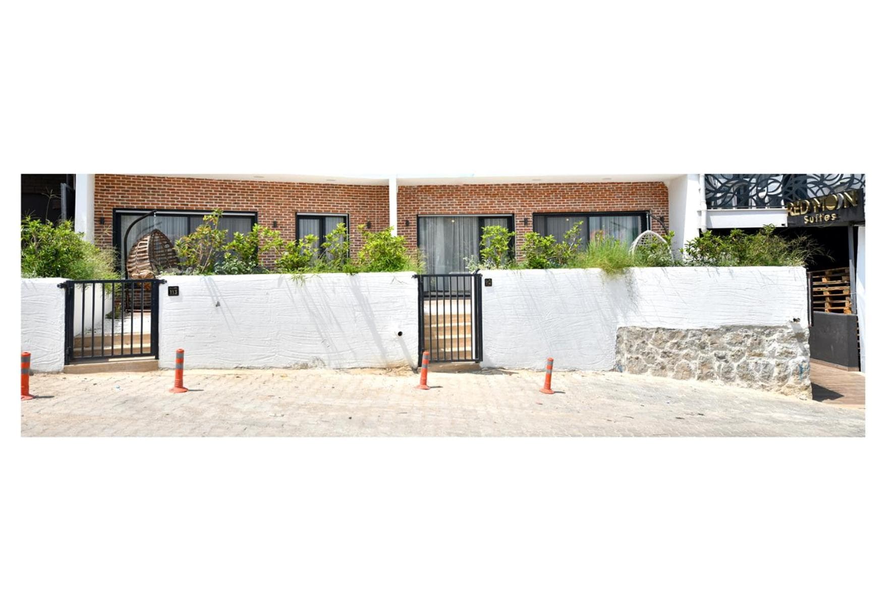 RED MOON SUITES