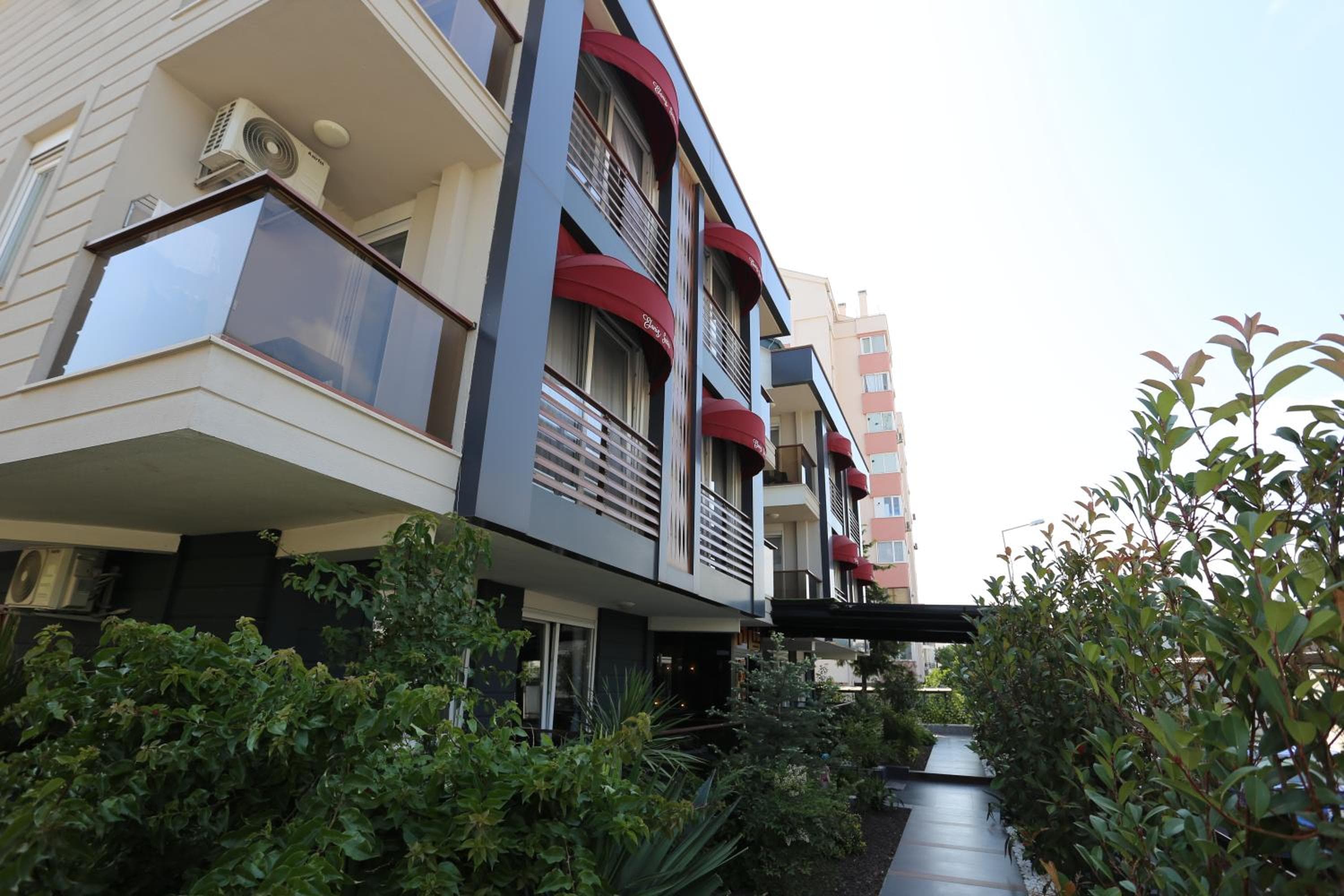 Elanis Suites