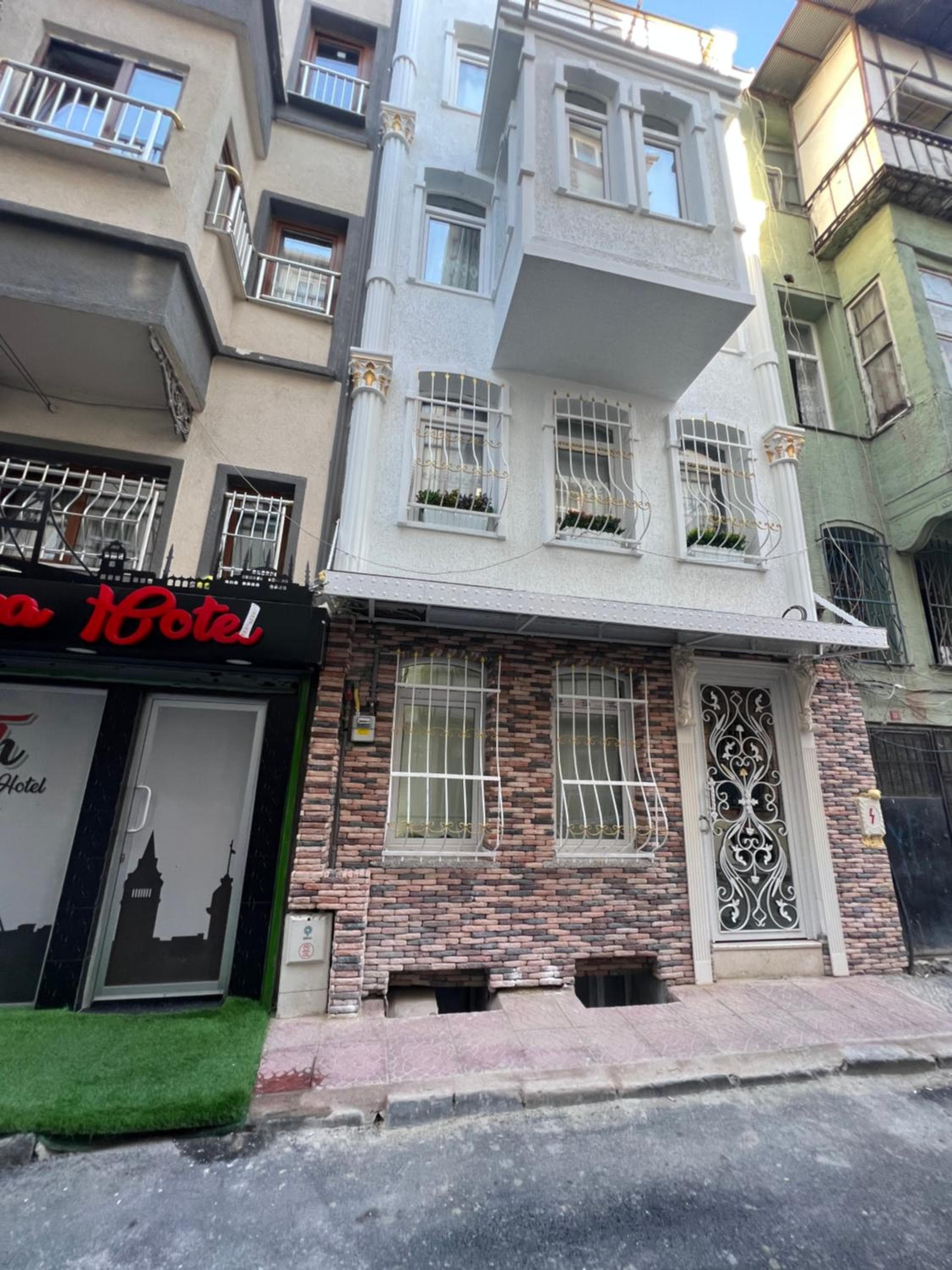 Feycem Suites Hotel