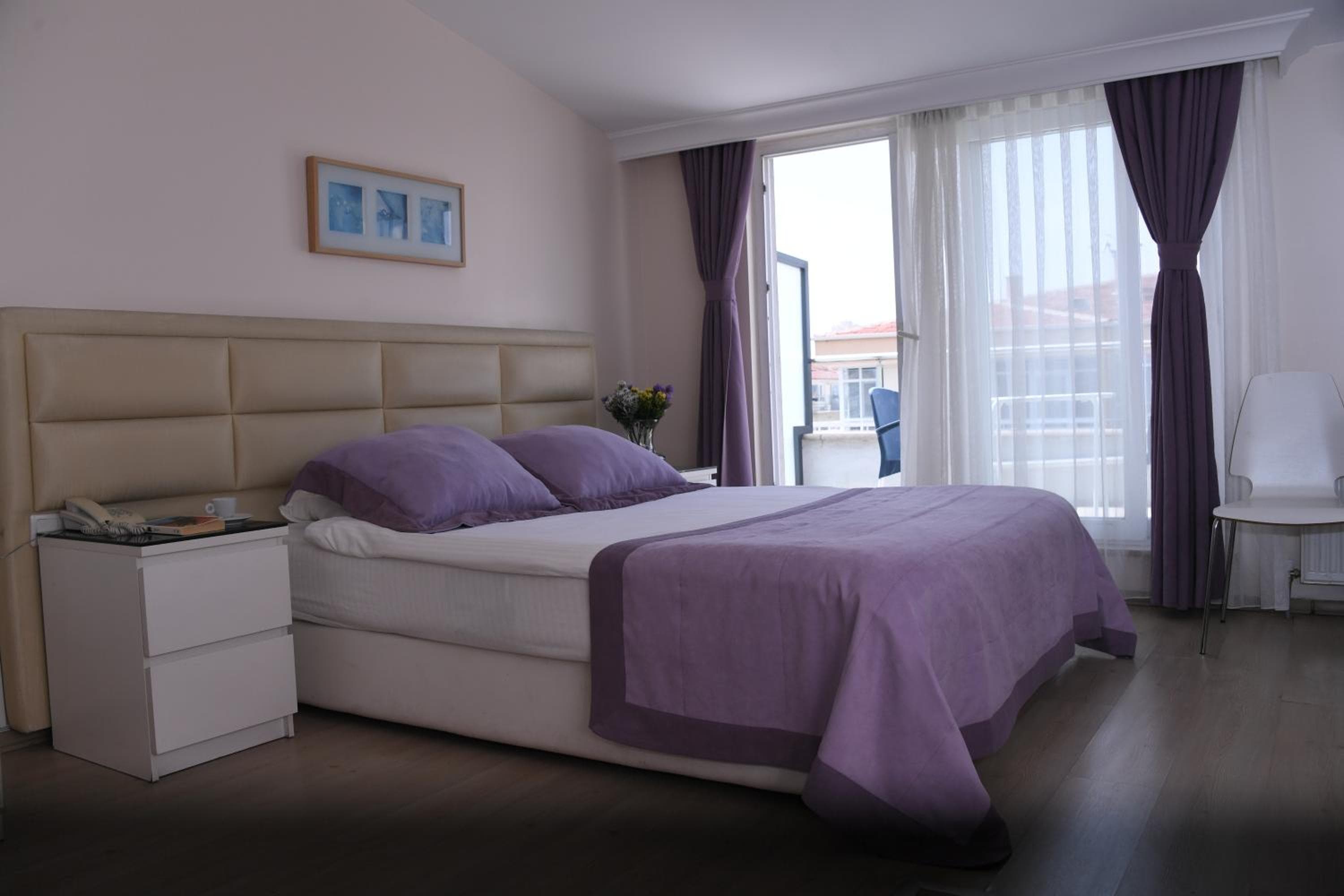 A Hotels & Suite — photo 2