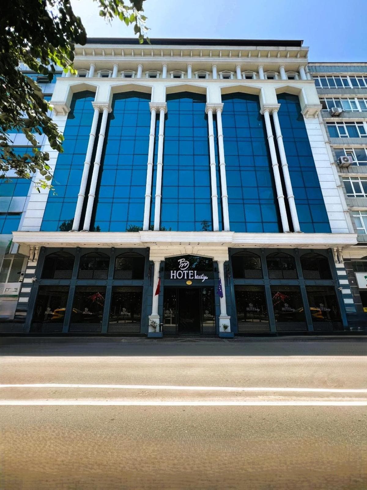 BM HOTEL City