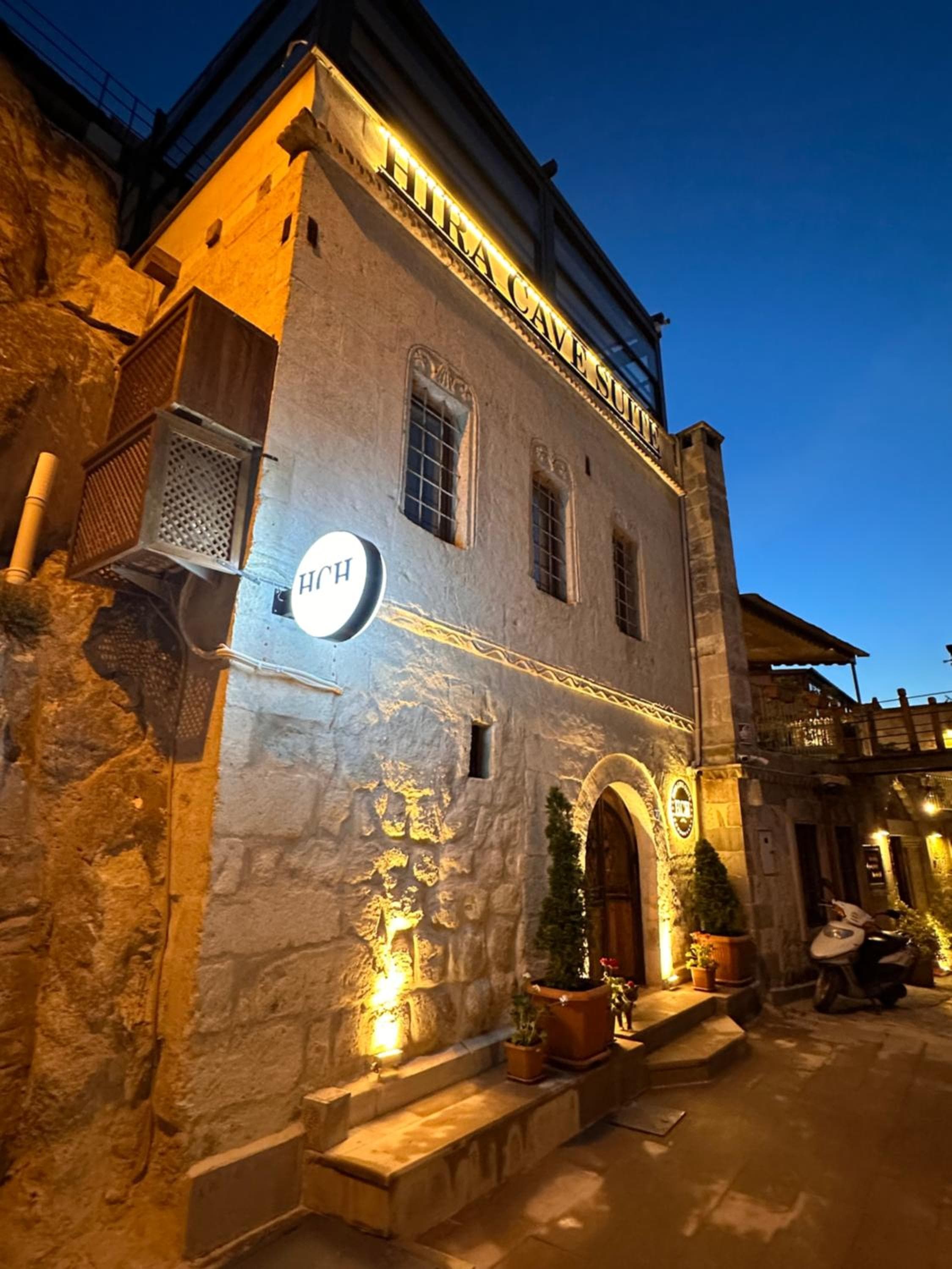 Hira Cave Hotel