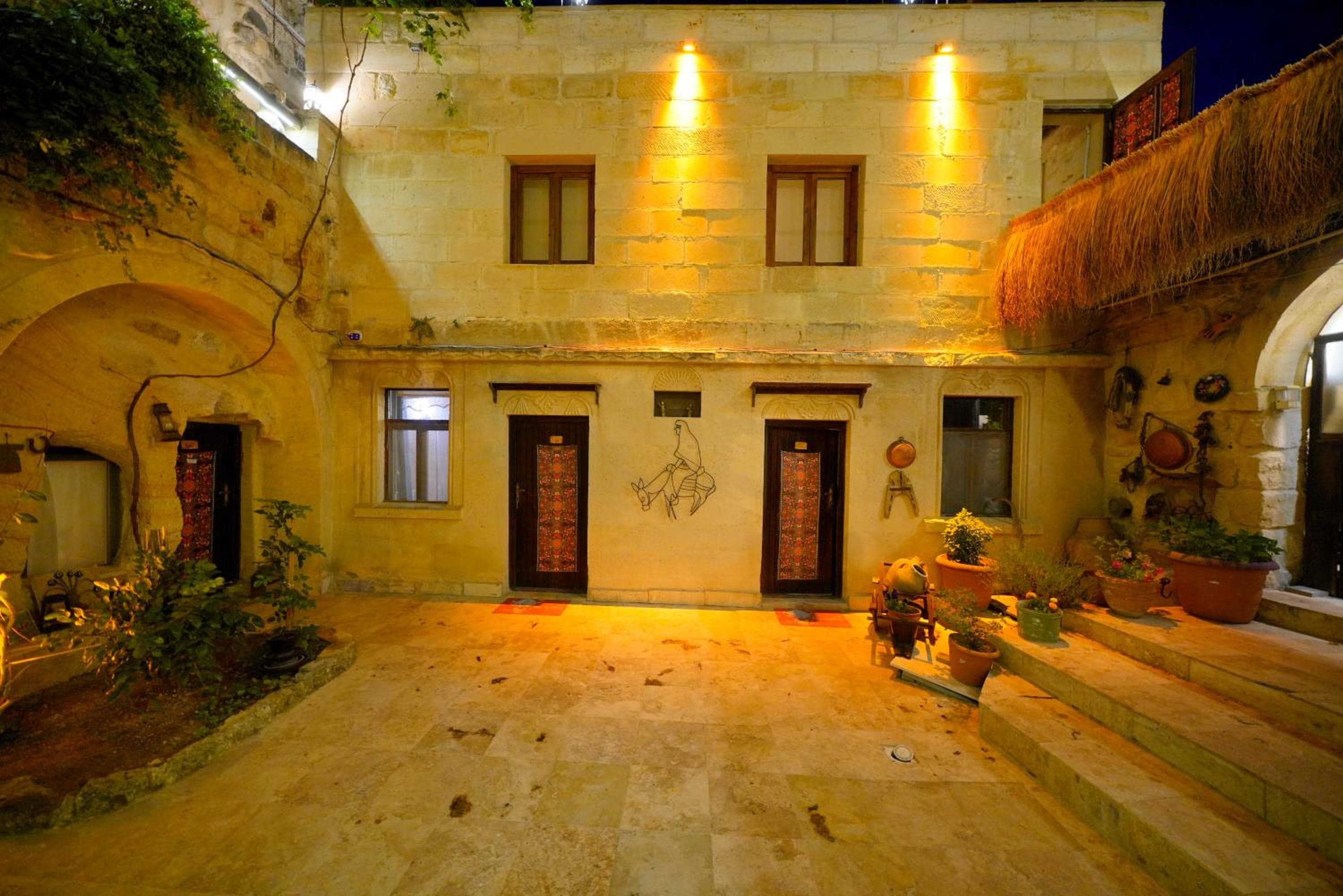 Antik Cave House