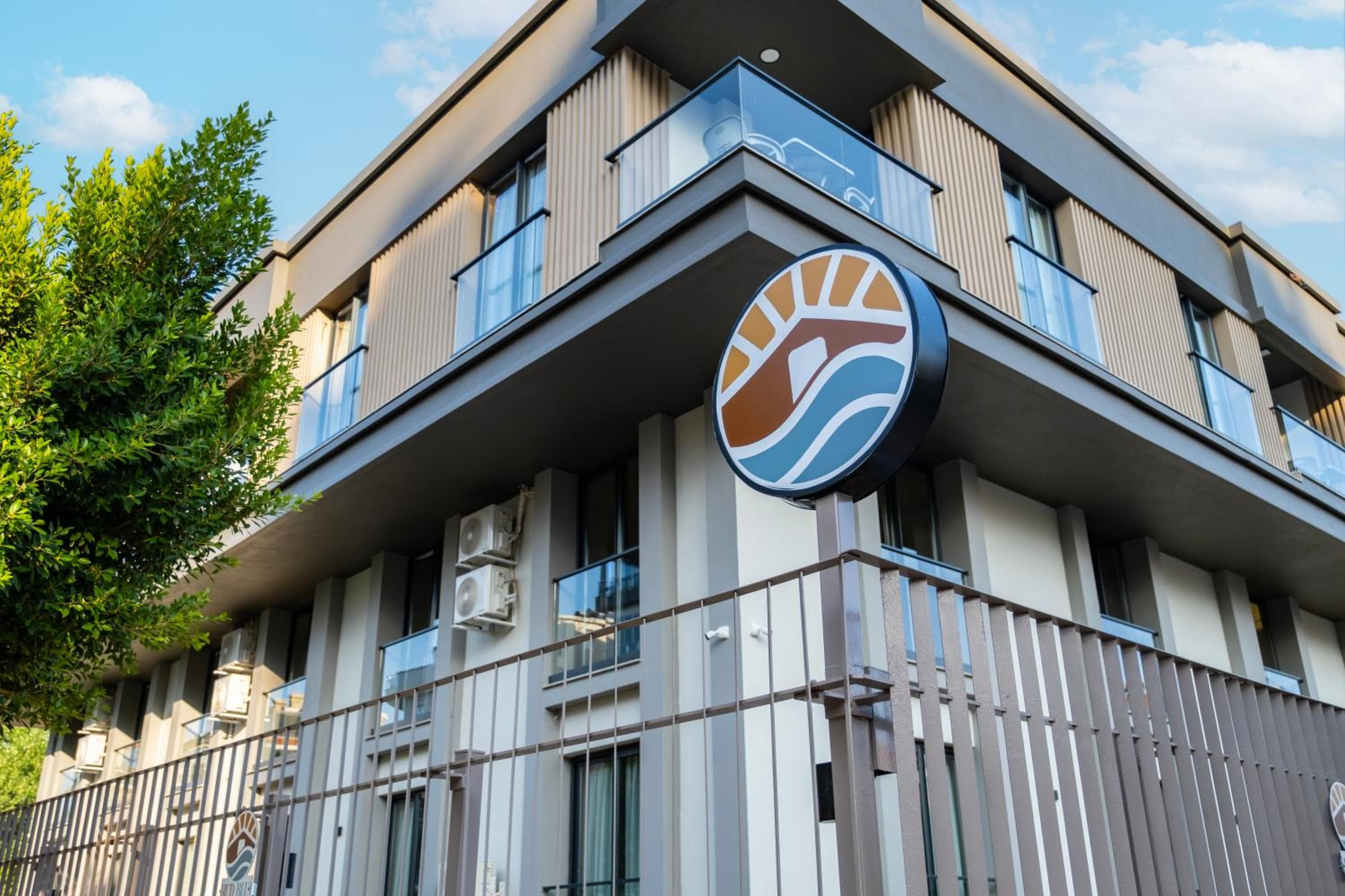 RudBlu Suites