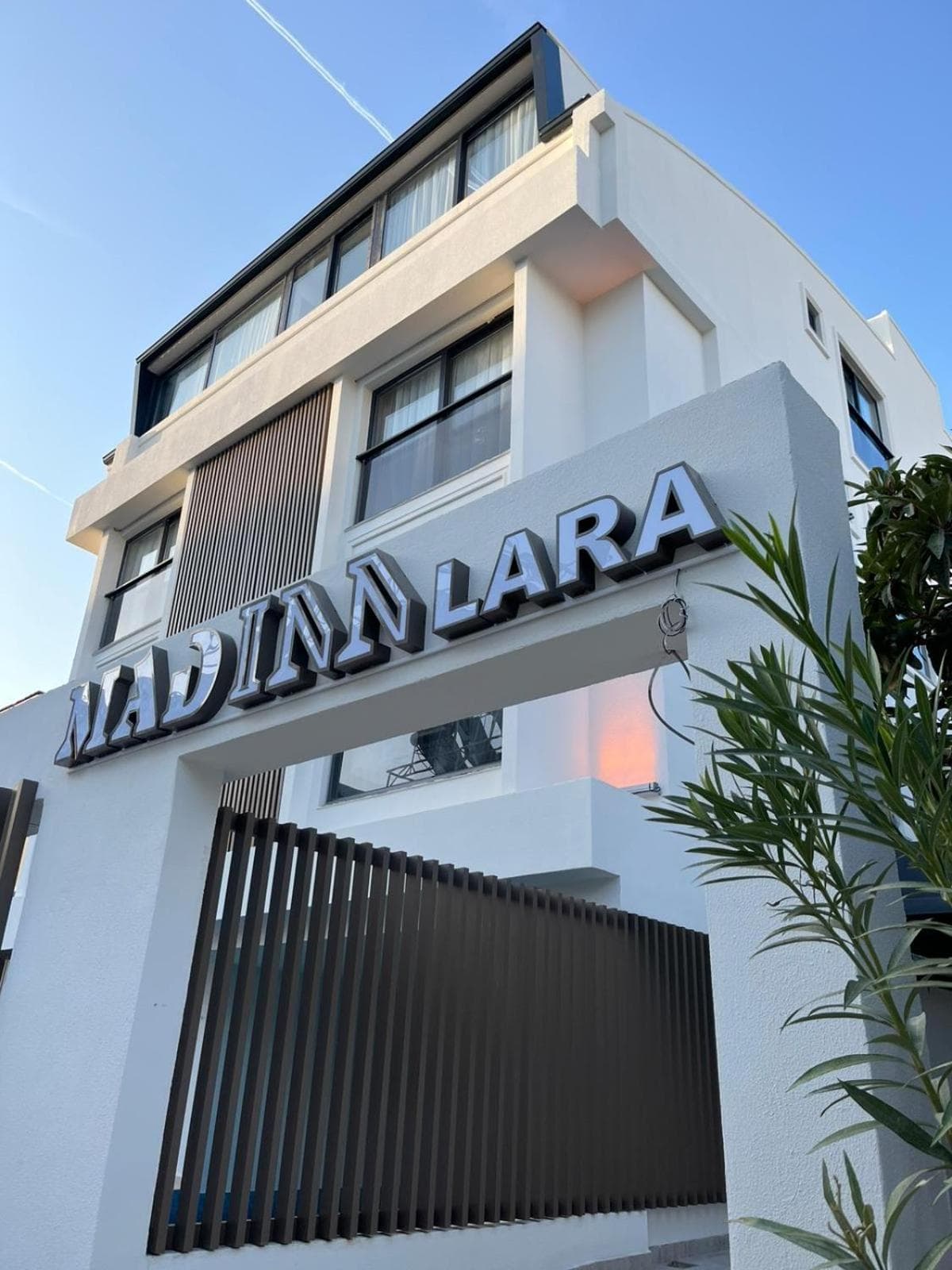 Mad İnn Lara