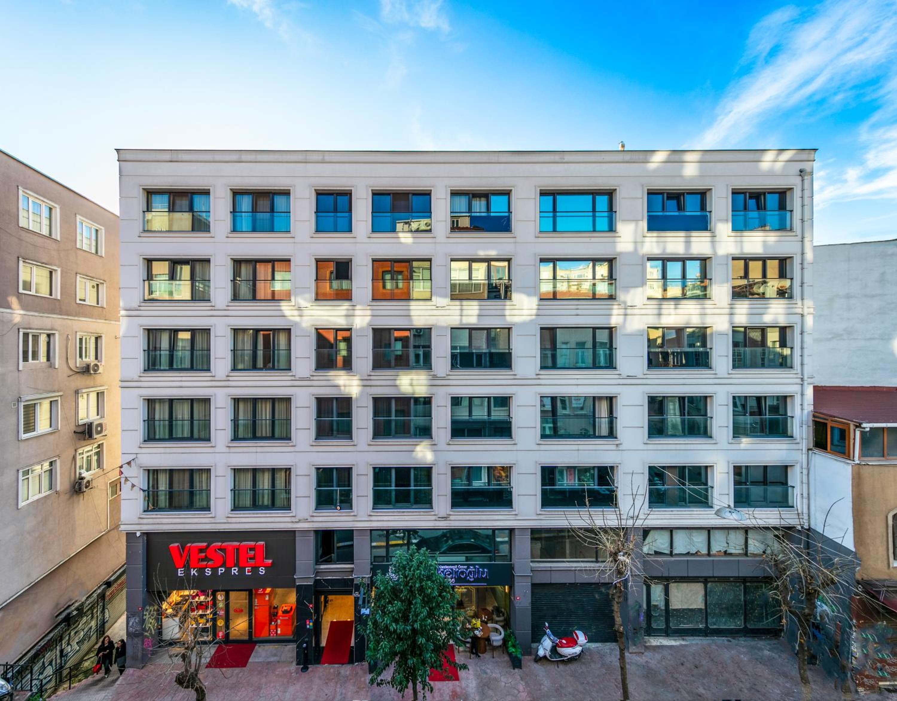 Roys Hotel & Suites