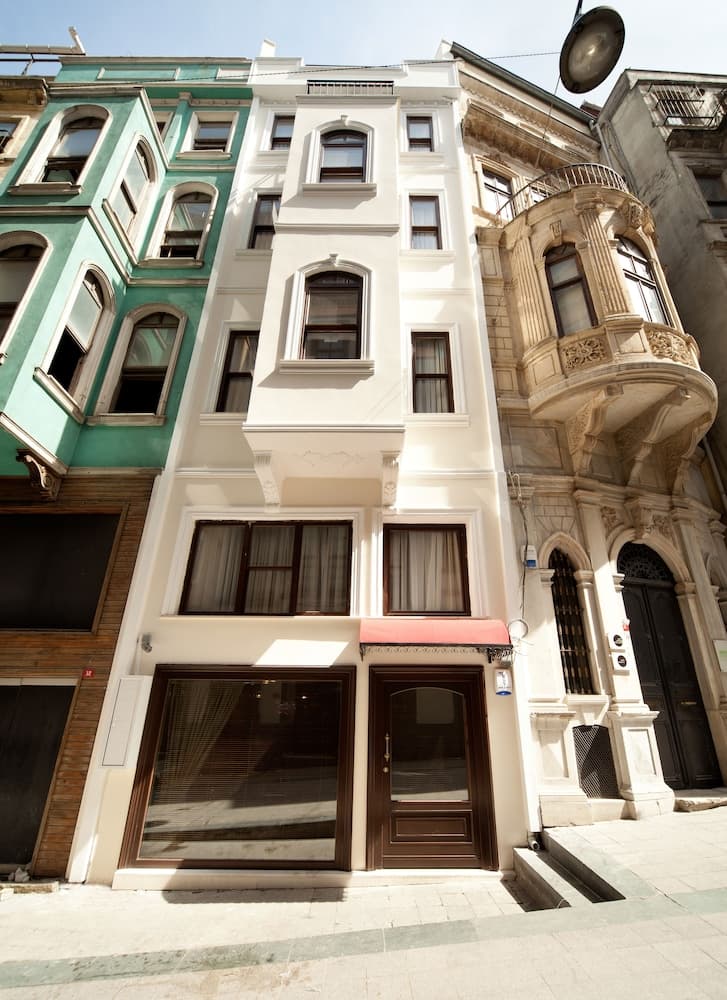 Gravis Suites