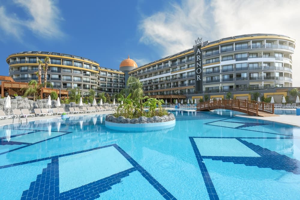 Arnor De Luxe Hotel
