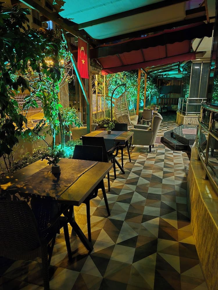 Toprak Hotel