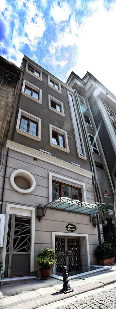 Merial Hotel