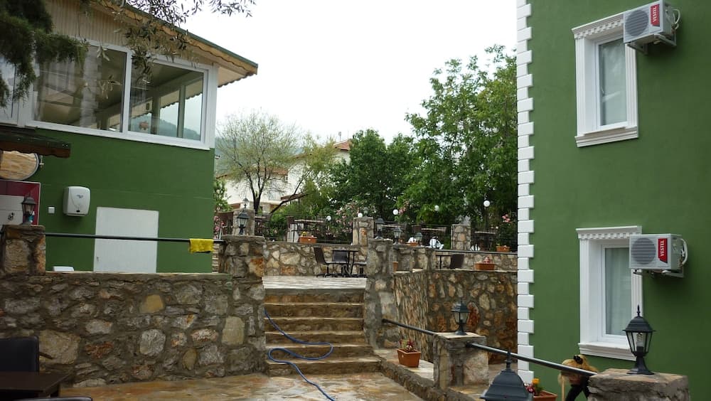 The Green Valley Hotel