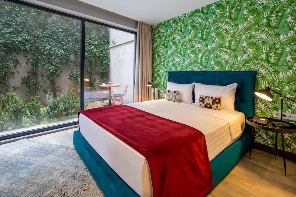 Green Parrot Hotel