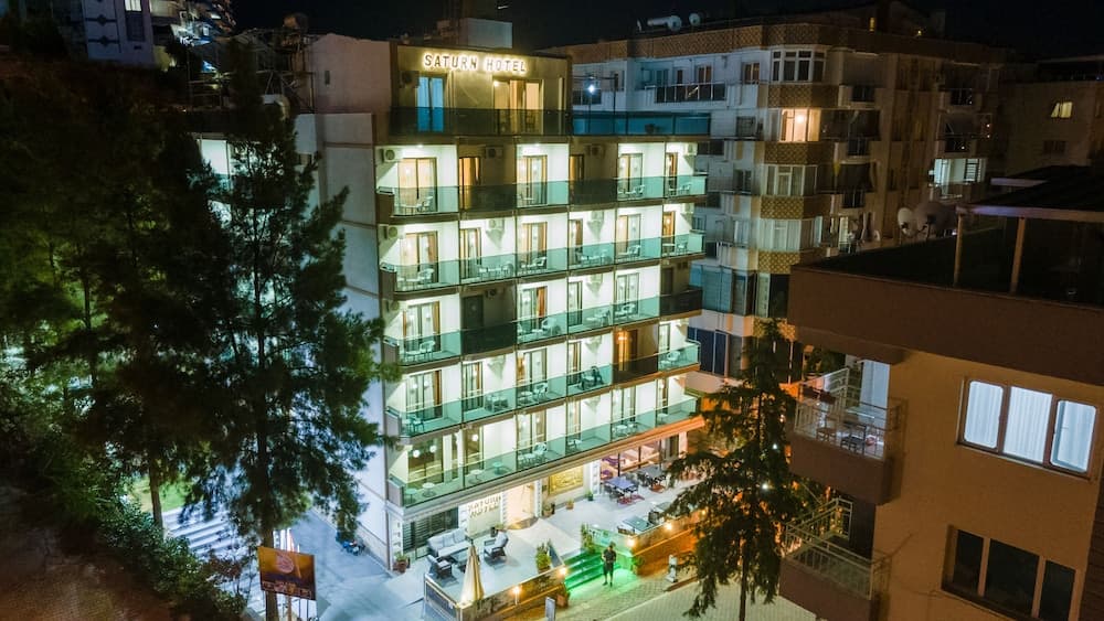 Saturn Hotel