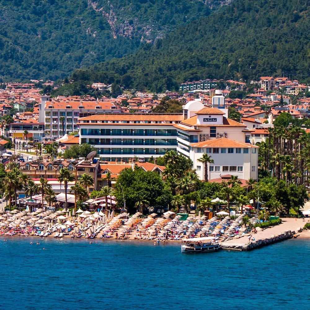 L’ETOILE BEACH HOTEL