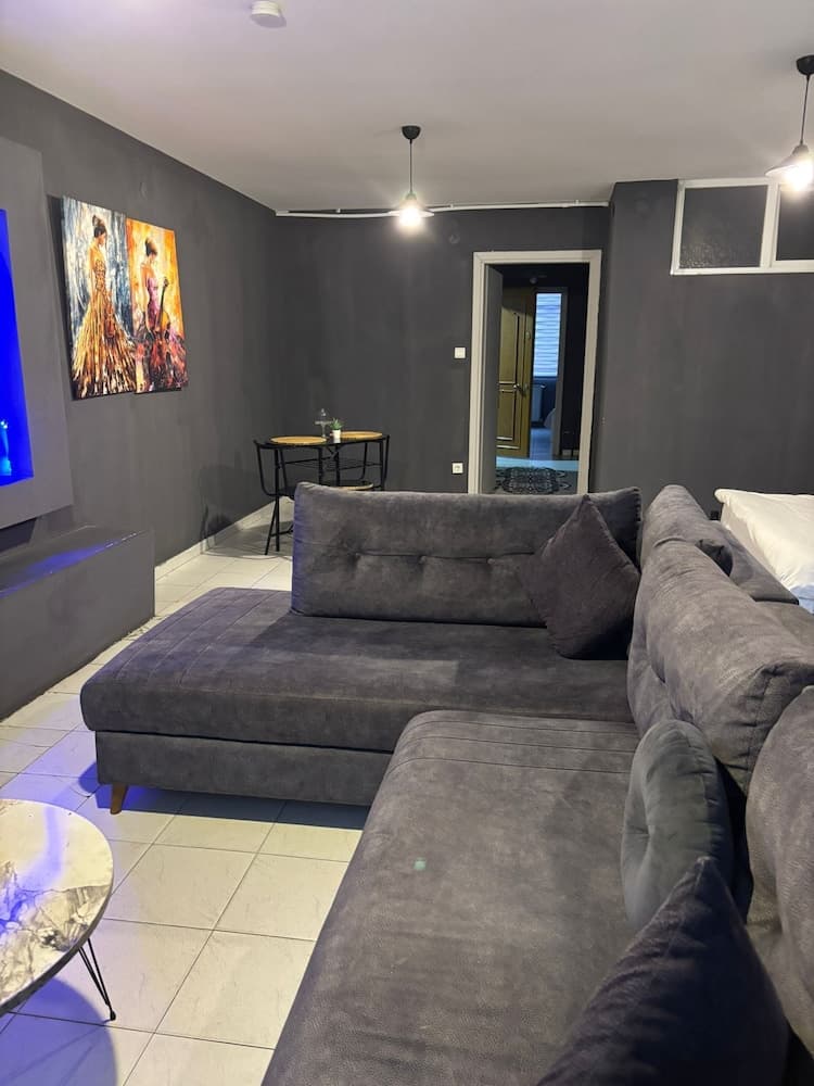 N0 19 RENTAL HAUSE