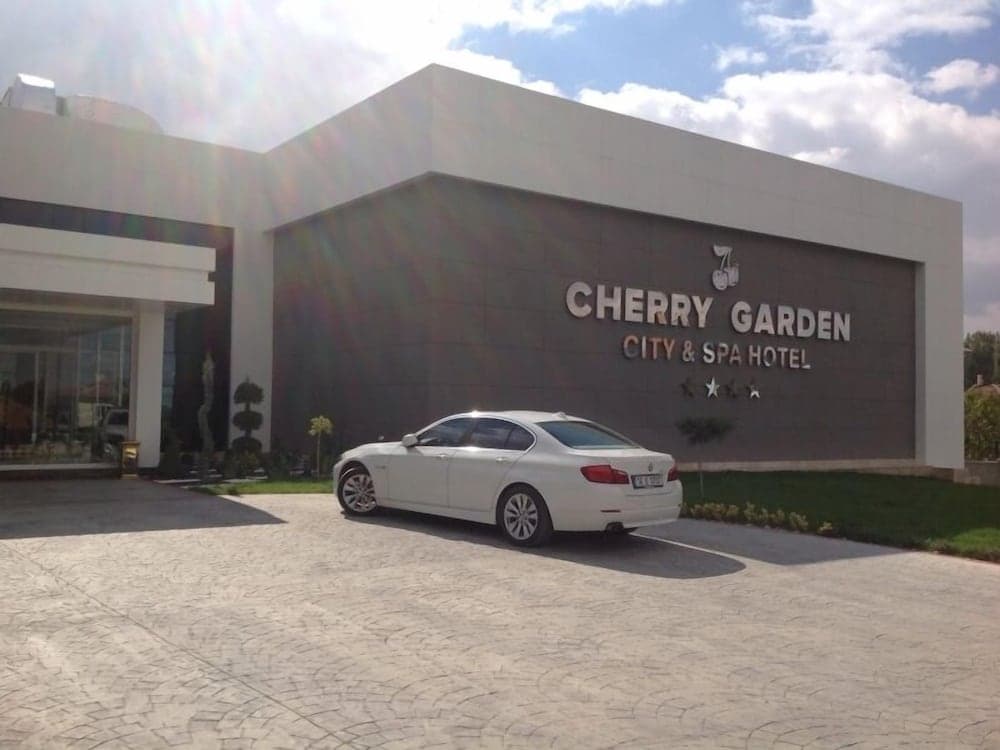 Cherry Garden City & Spa Hotel