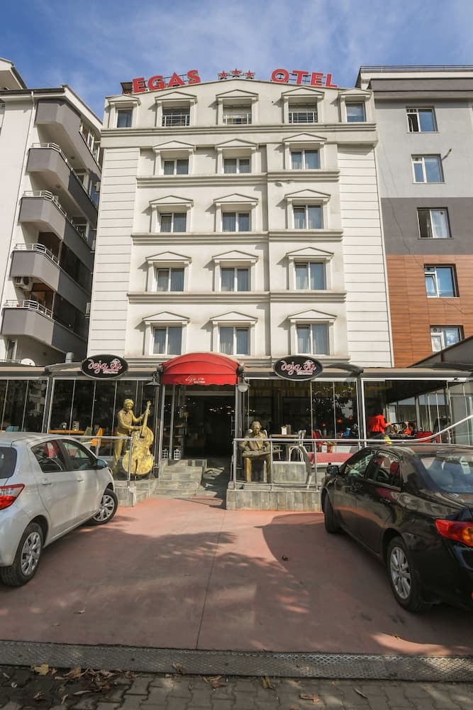 Egas Hotel