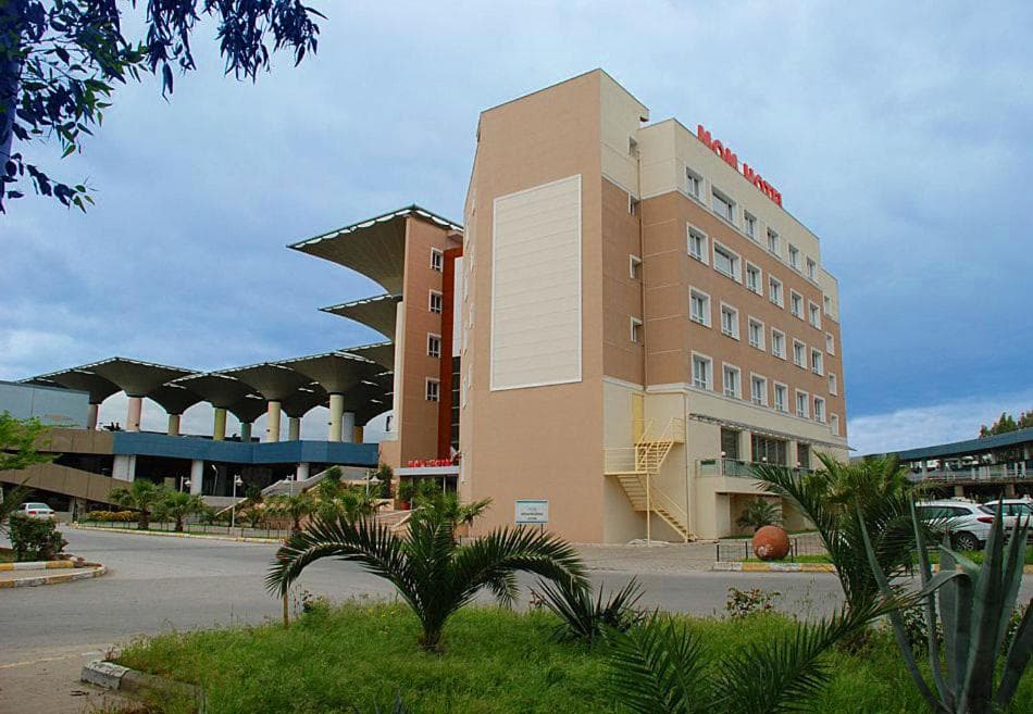 Mom Hotel