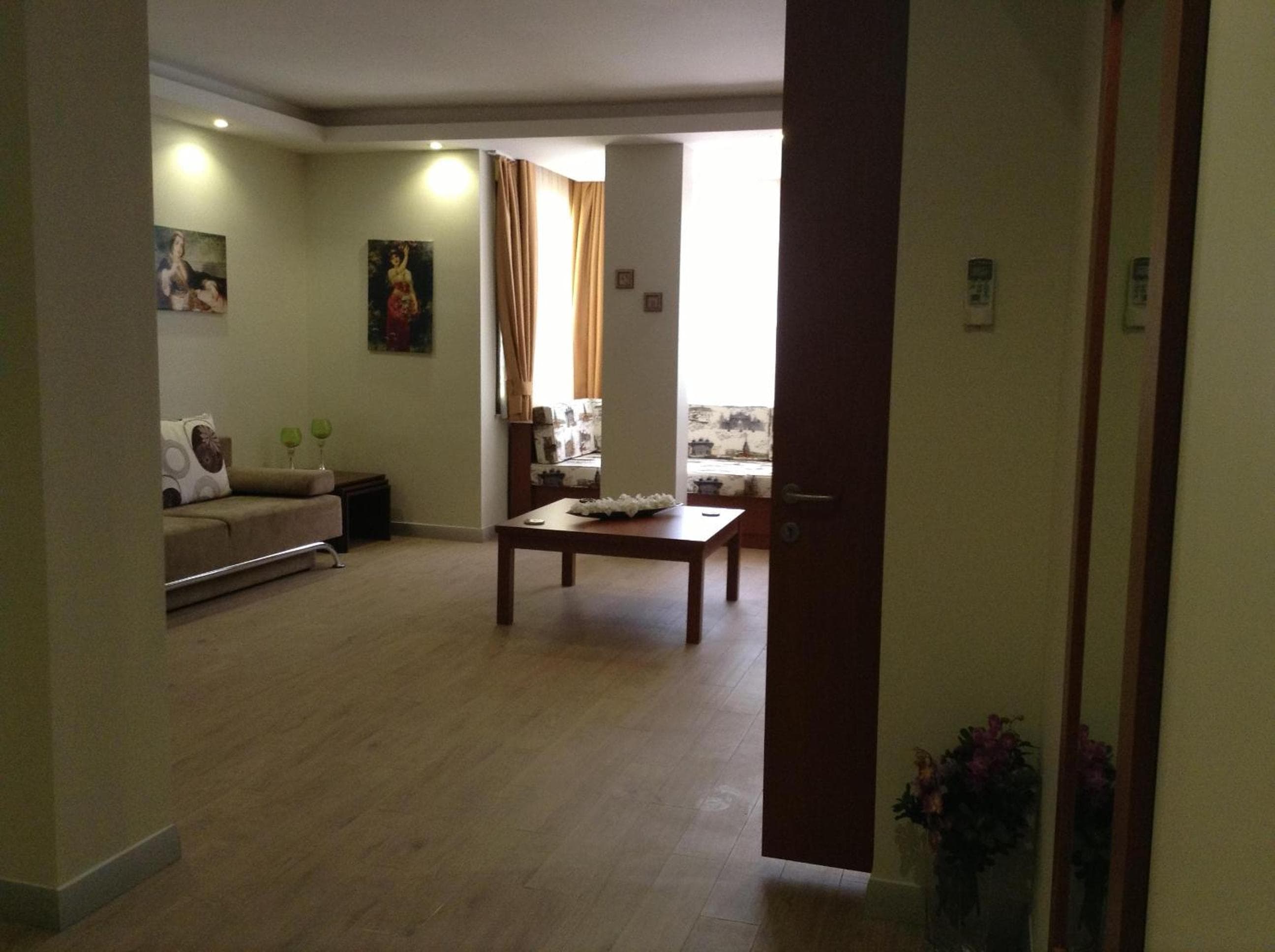 Honey House Apartment — photo 3