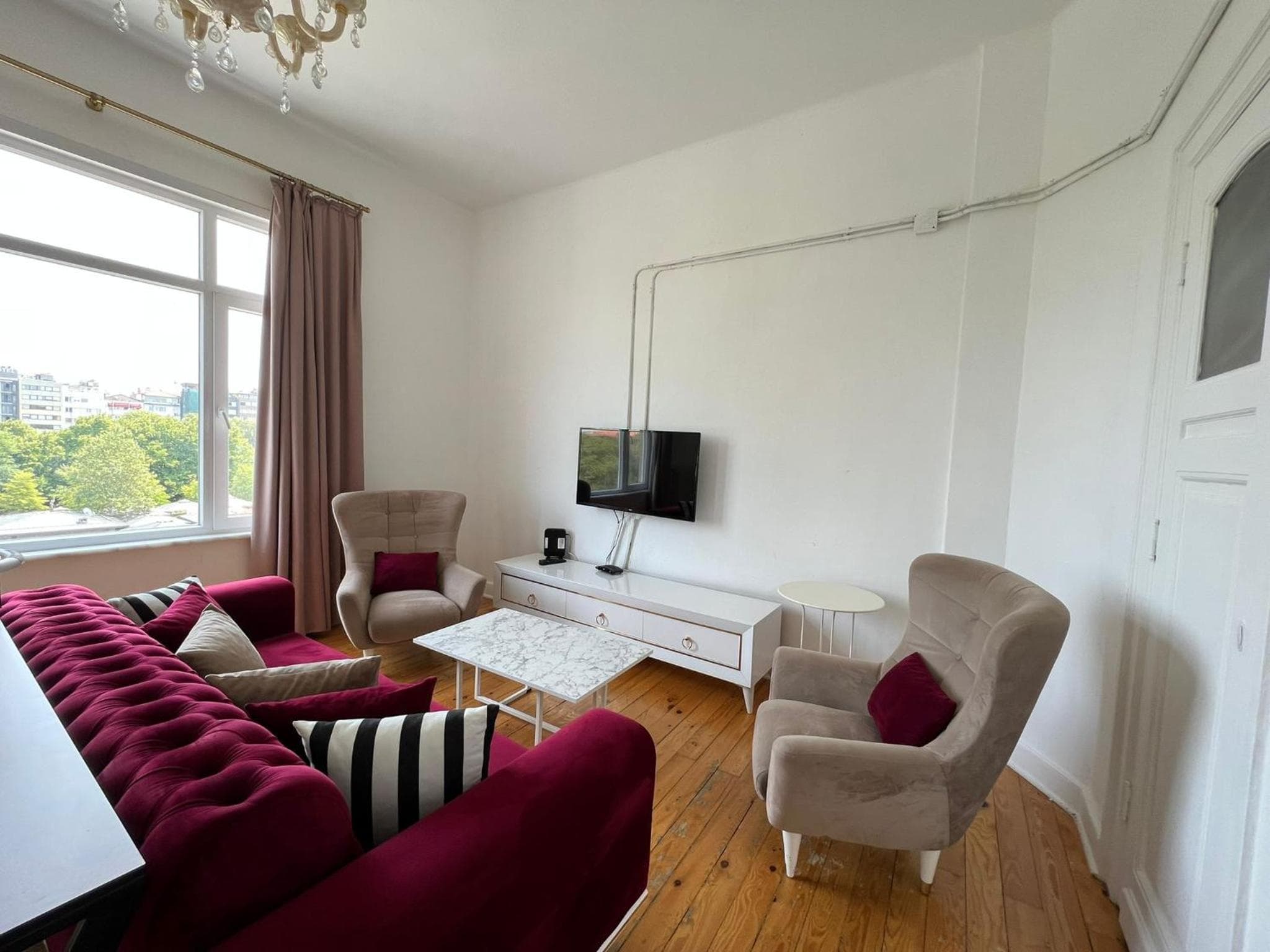 Great View of Taksim Square, Luxury Furnished on Main Street of Taksim, Partial Sea View — photo 2