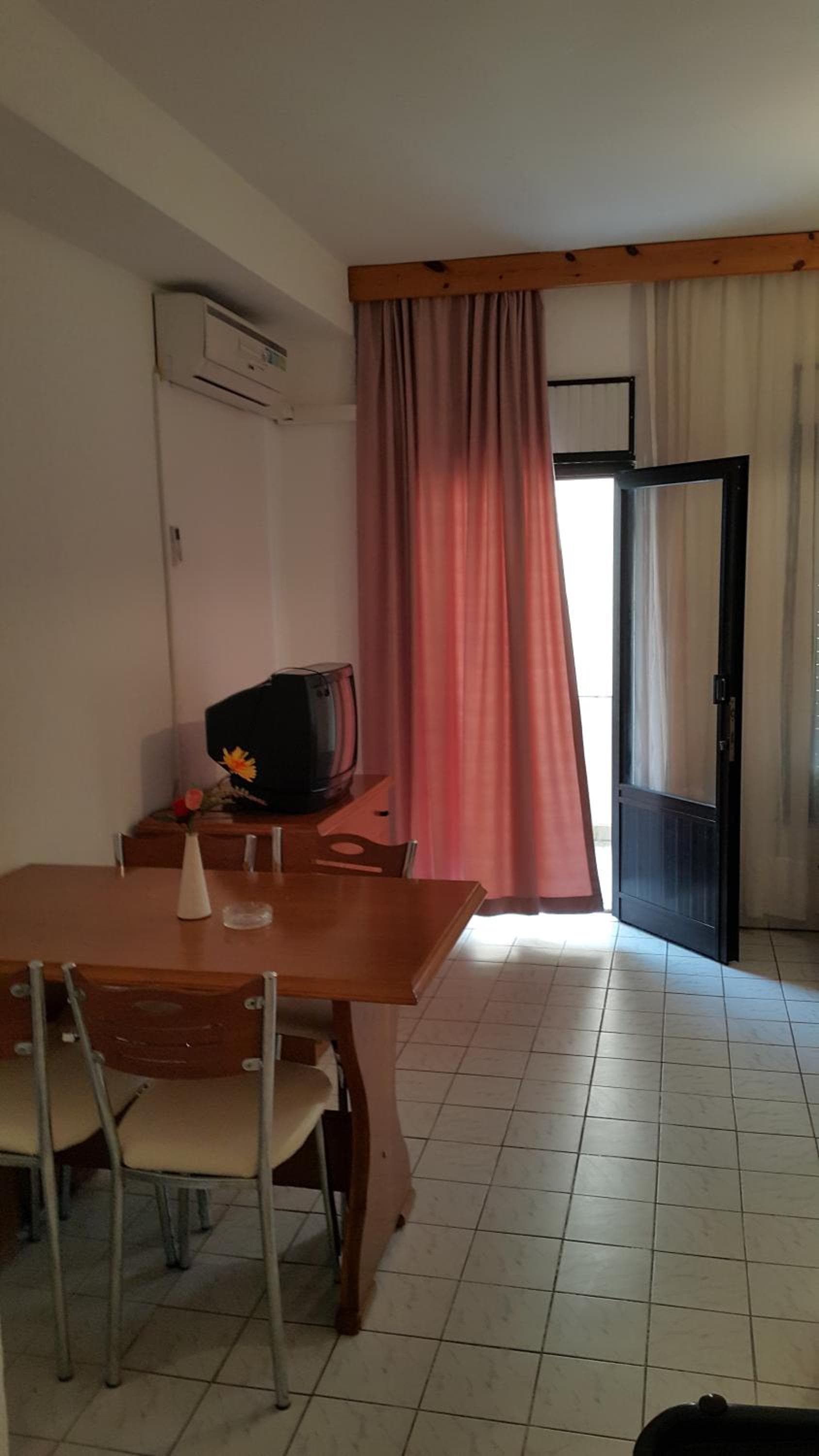 Two-Bedroom Apartment (4-6 Adults)