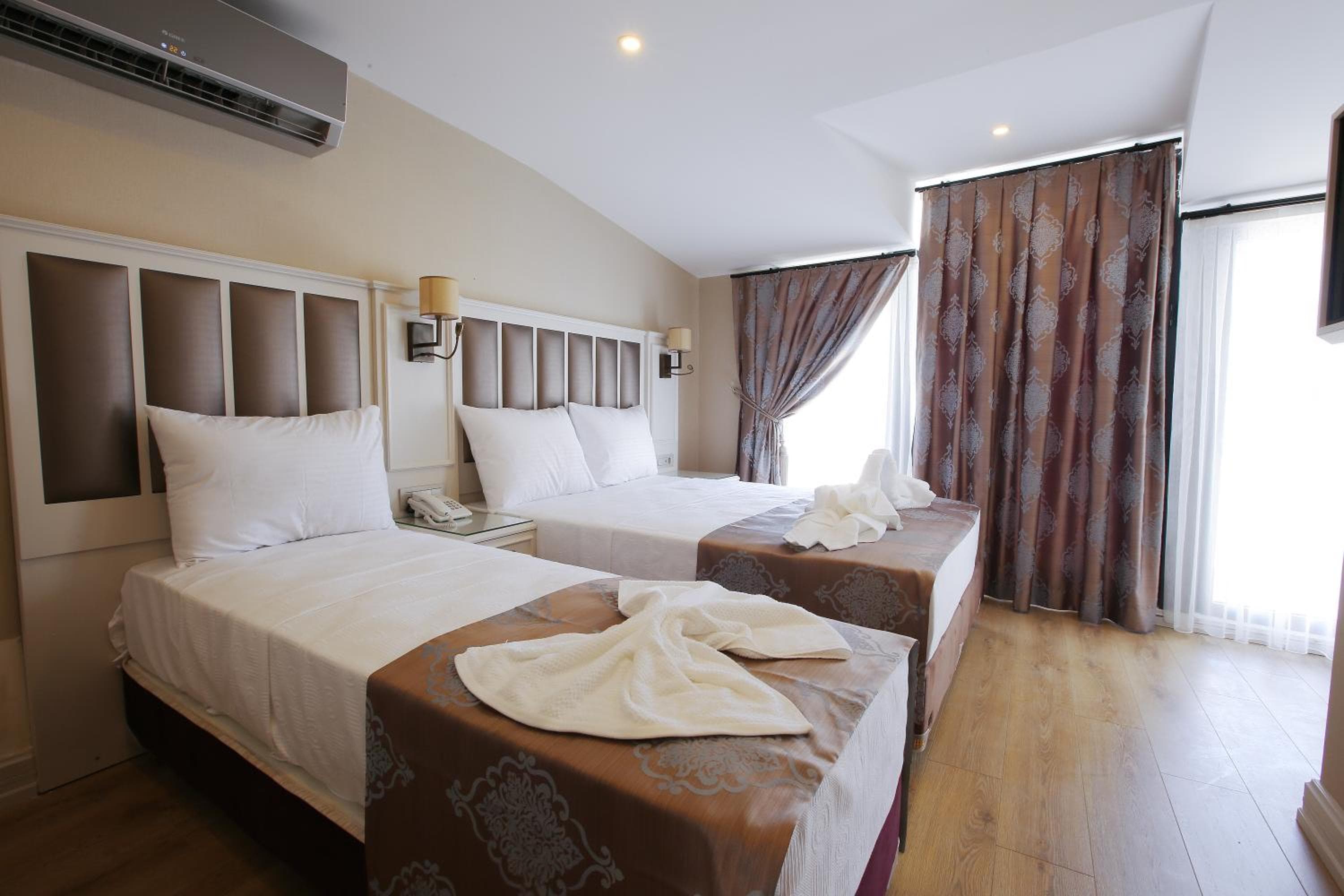 Deluxe Triple Room with Sea View