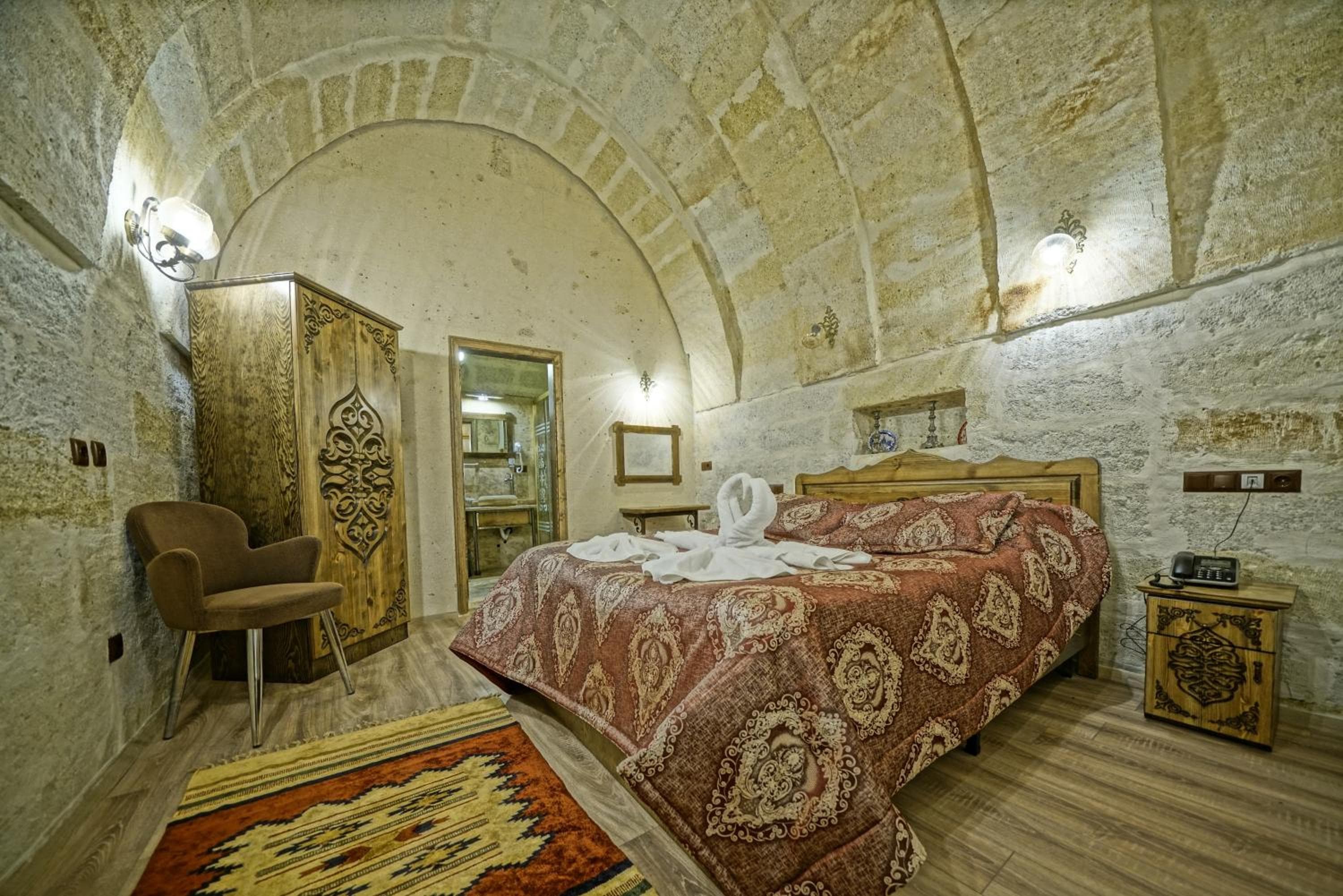 Deluxe Queen Suite
