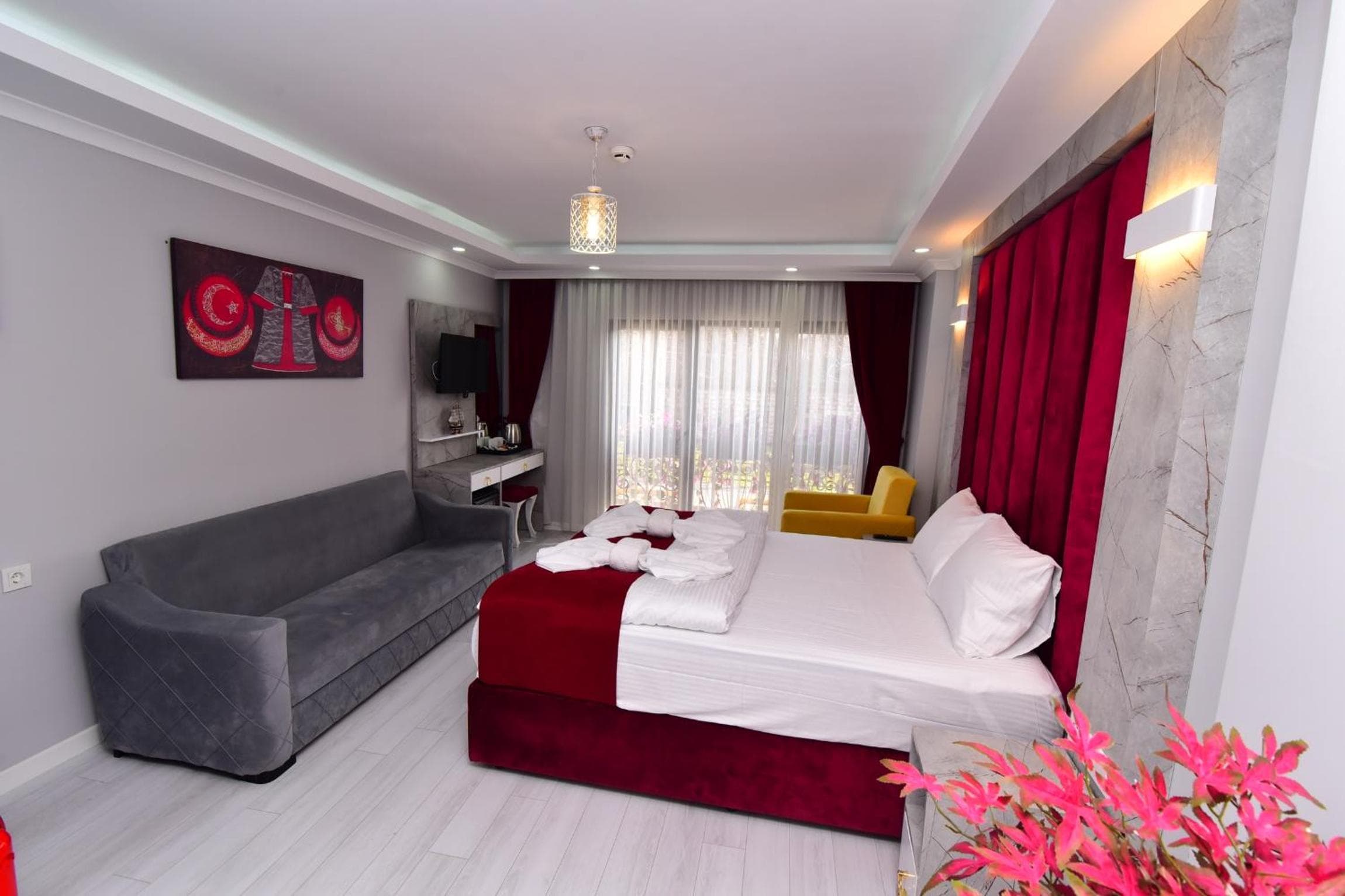 Deluxe Double Room (2 Adults + 1 Child)
