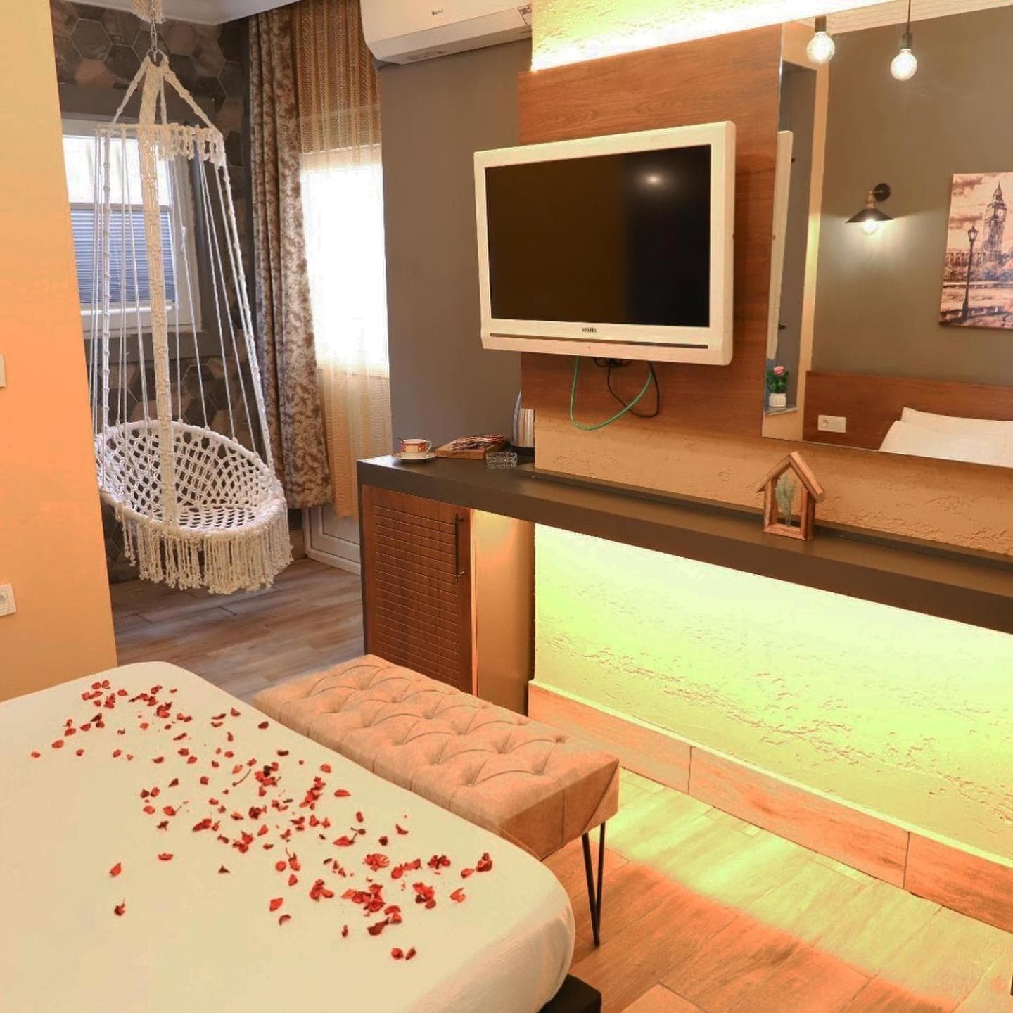 Suite with Hot Tub