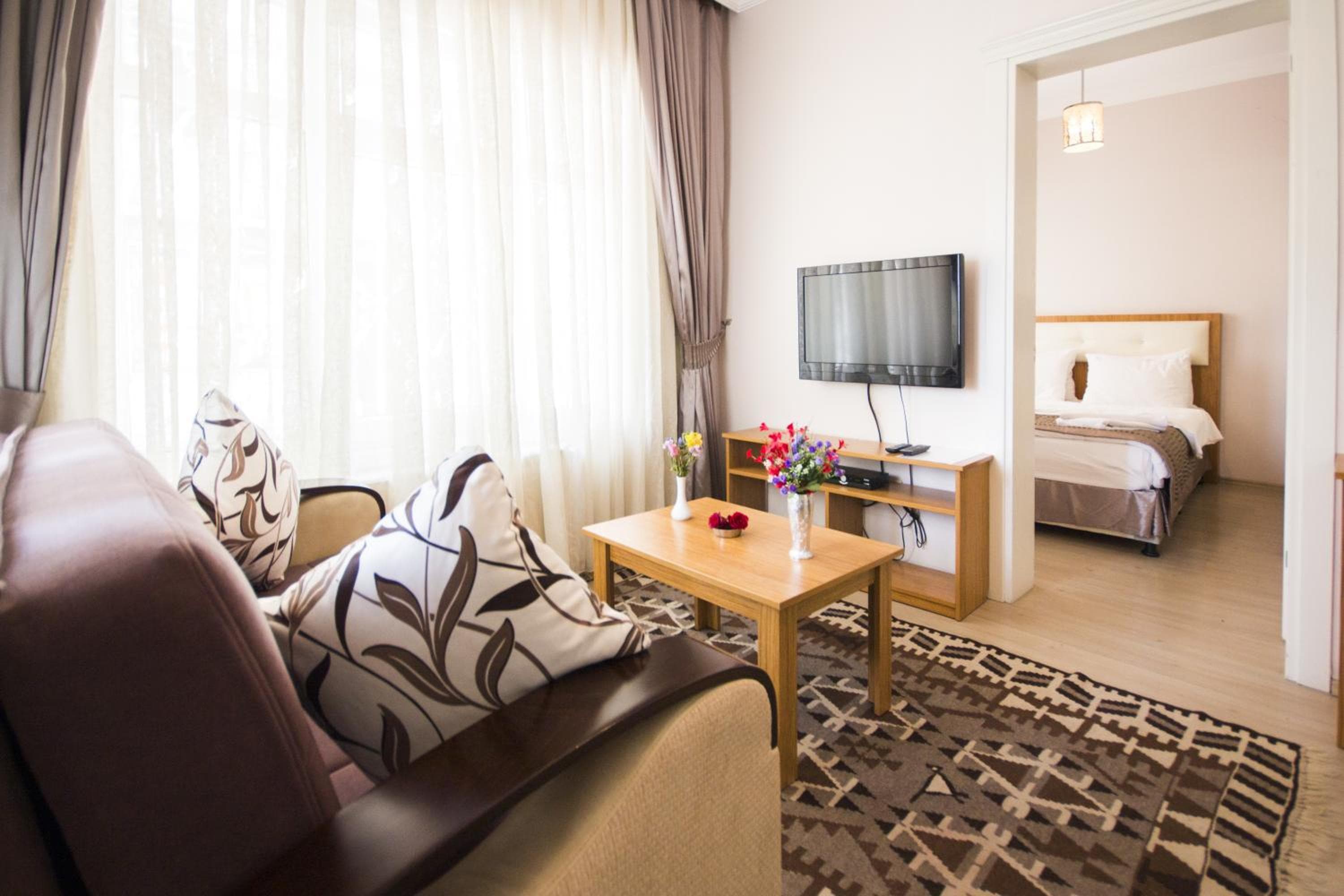 Deluxe One-Bedroom Apartment