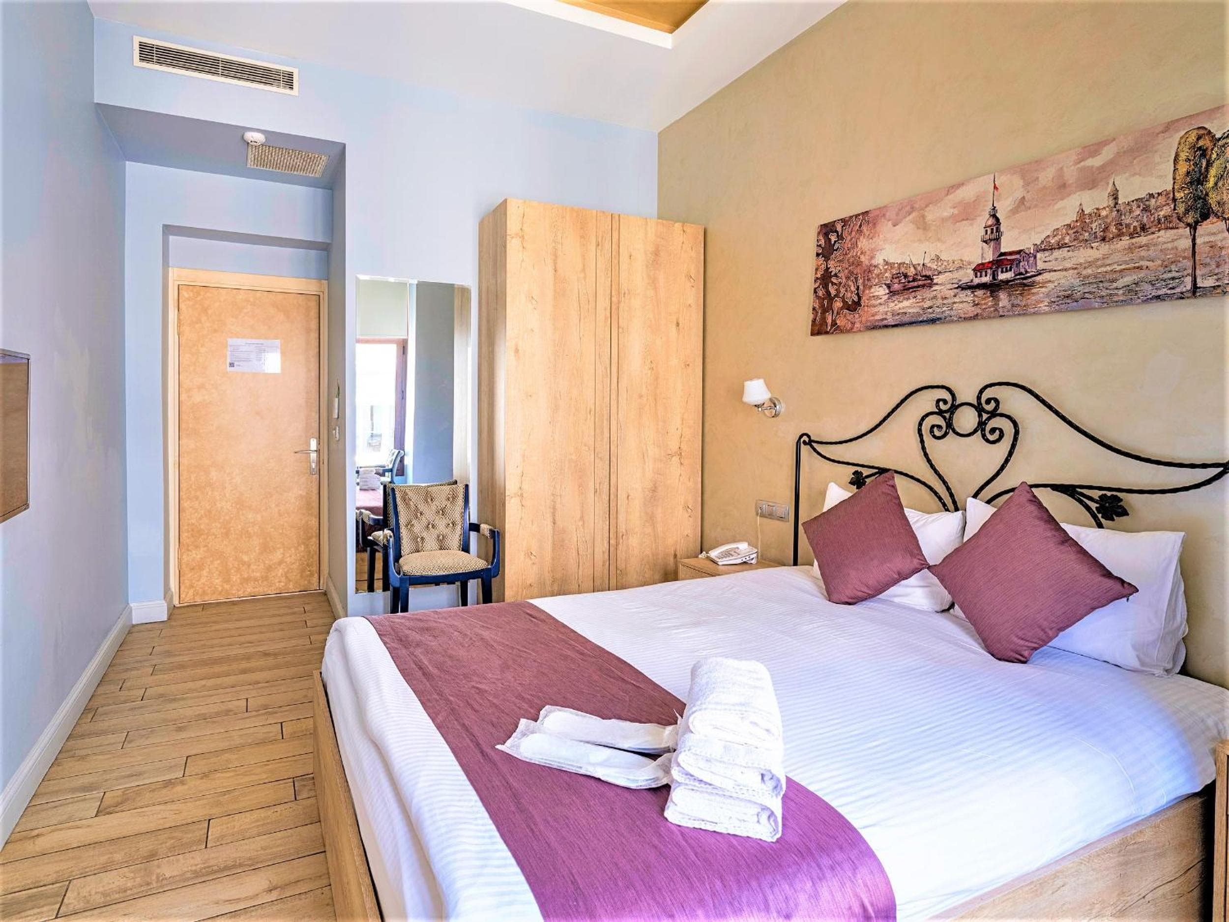 Standard Double Room with Street View