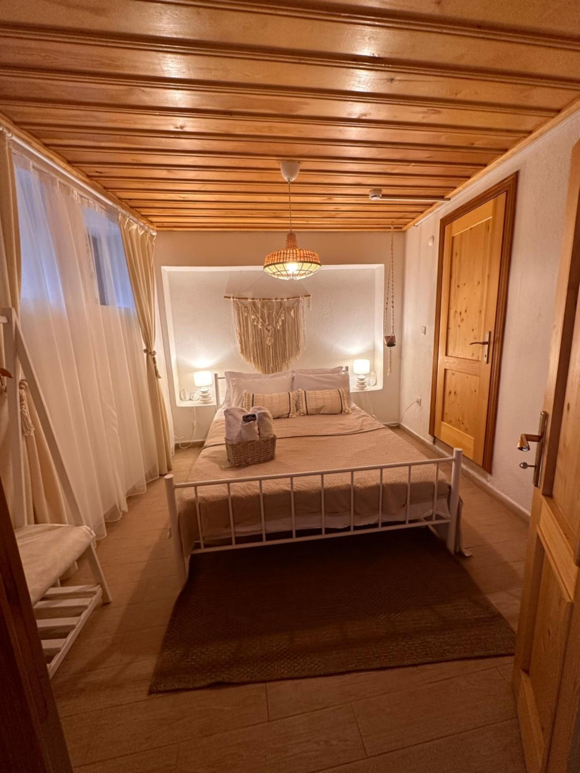 Queen Room with Garden View