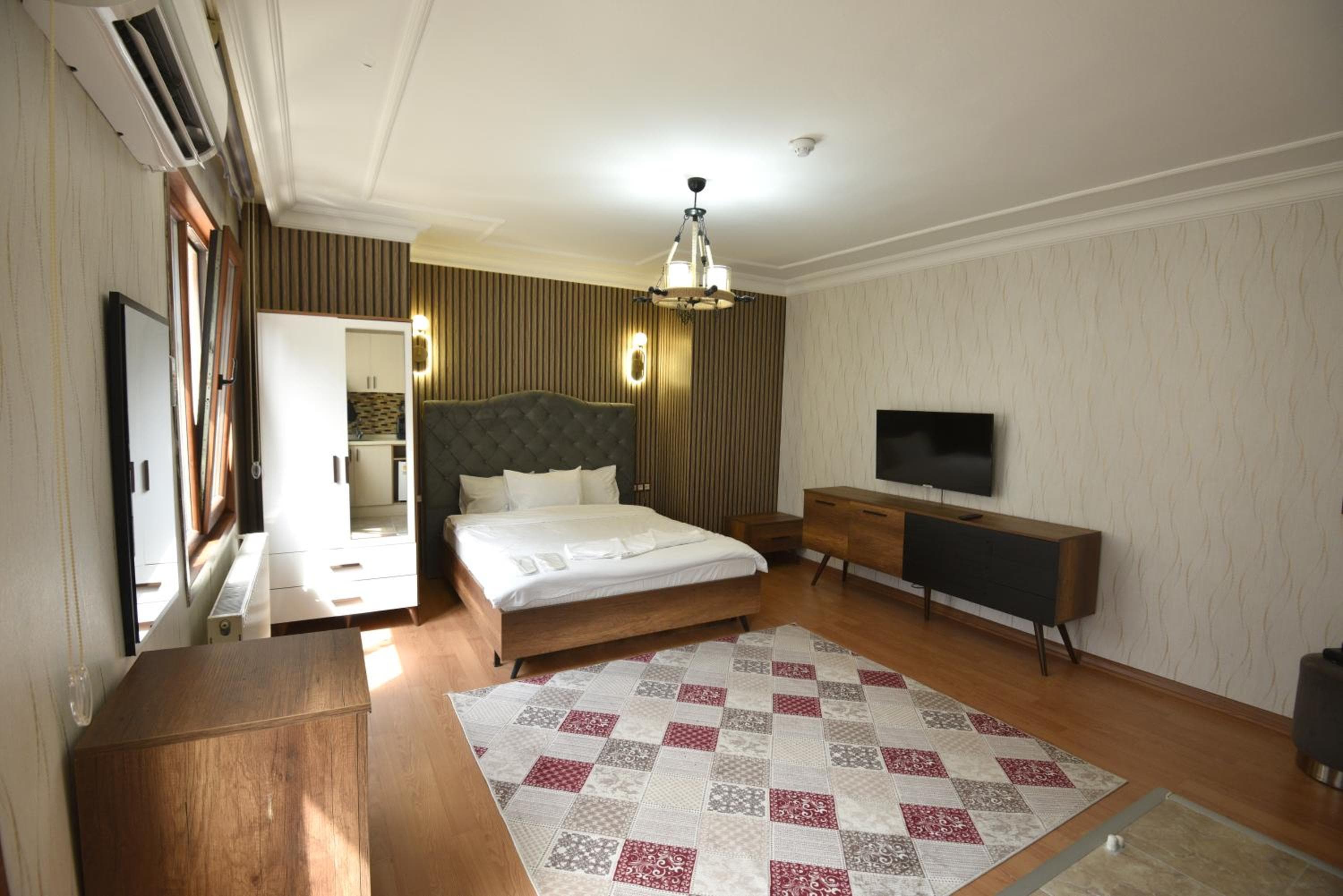 Deluxe Double Room (2 Adults + 1 Child)